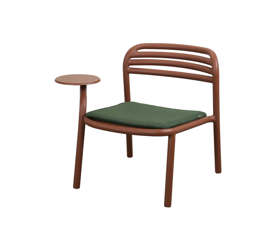 Cane-line Bliss Lounge Chair with Side Table on Right
