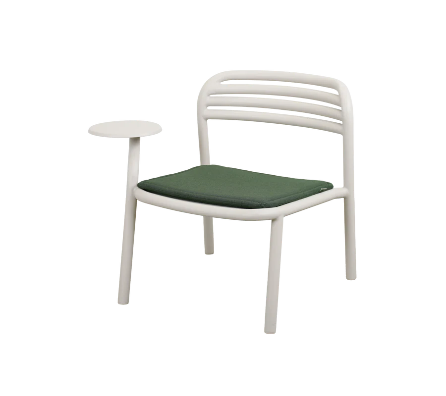 Cane-line Bliss Lounge Chair with Side Table on Right