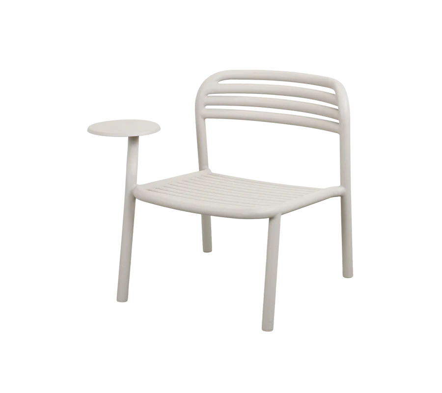 Cane-line Bliss Lounge Chair with Side Table on Right