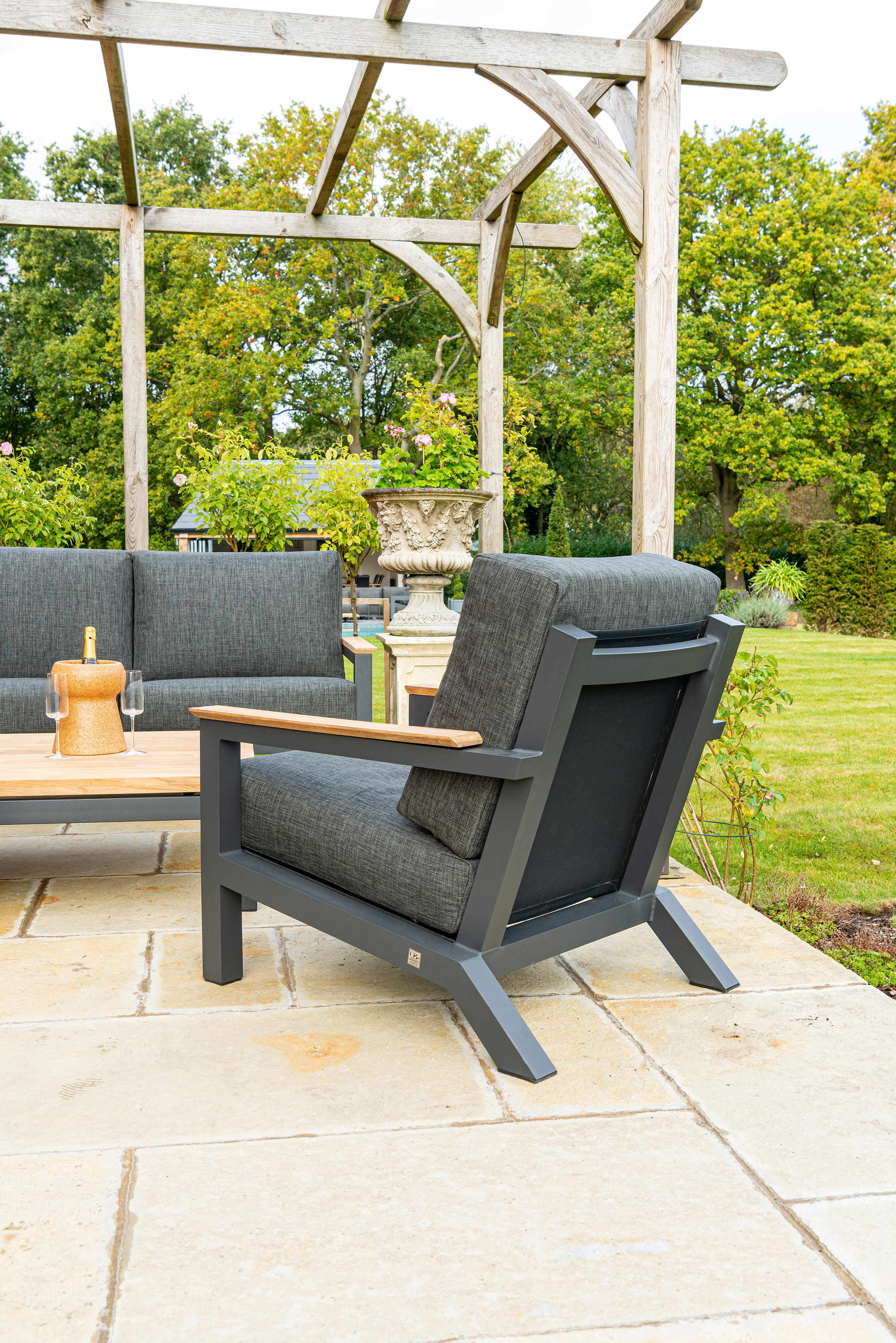 4 Seasons Outdoor Capitol Living Chair