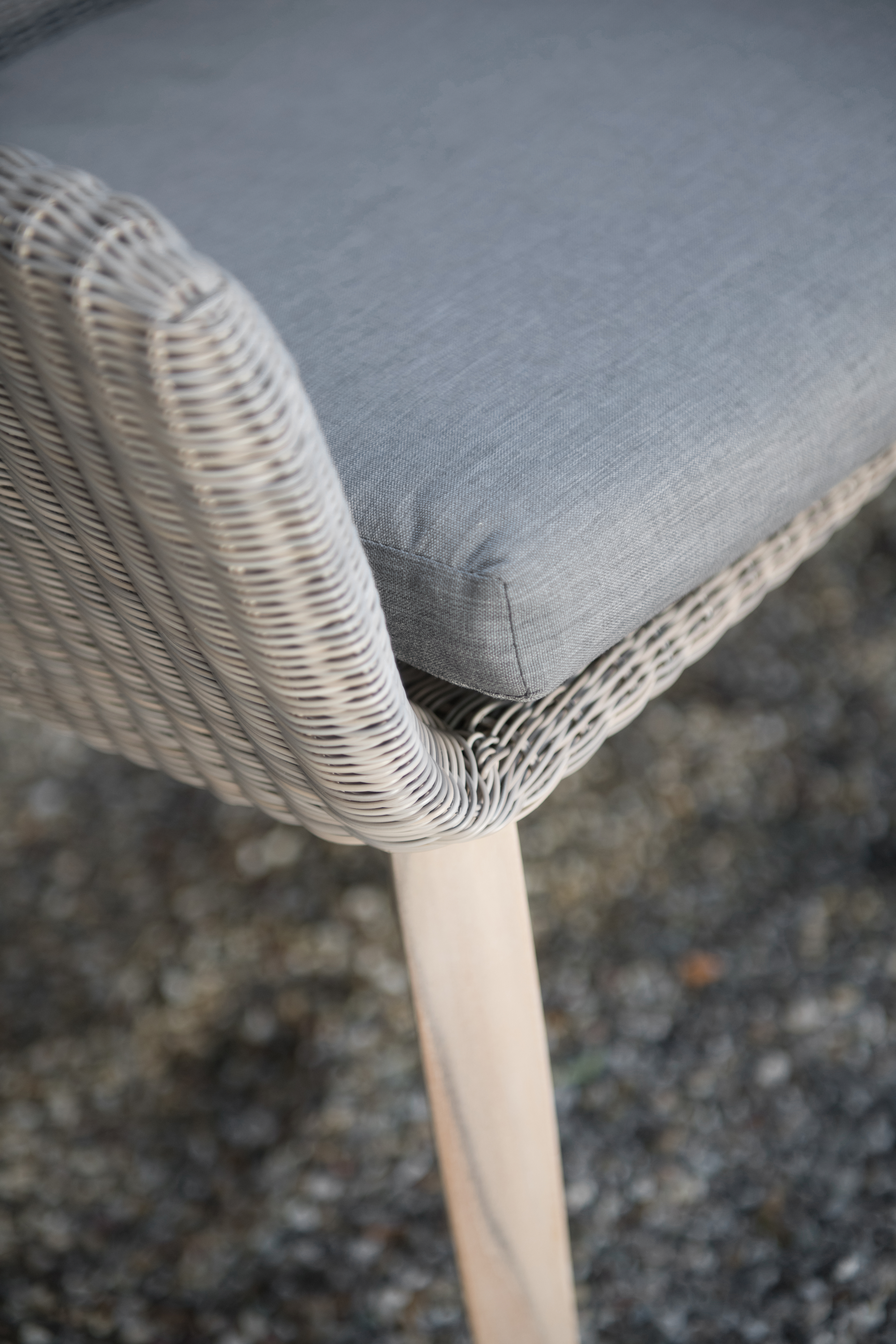 4 Seasons Outdoor Avila Living Chair With 2 Cushions Polyloom Anthracite