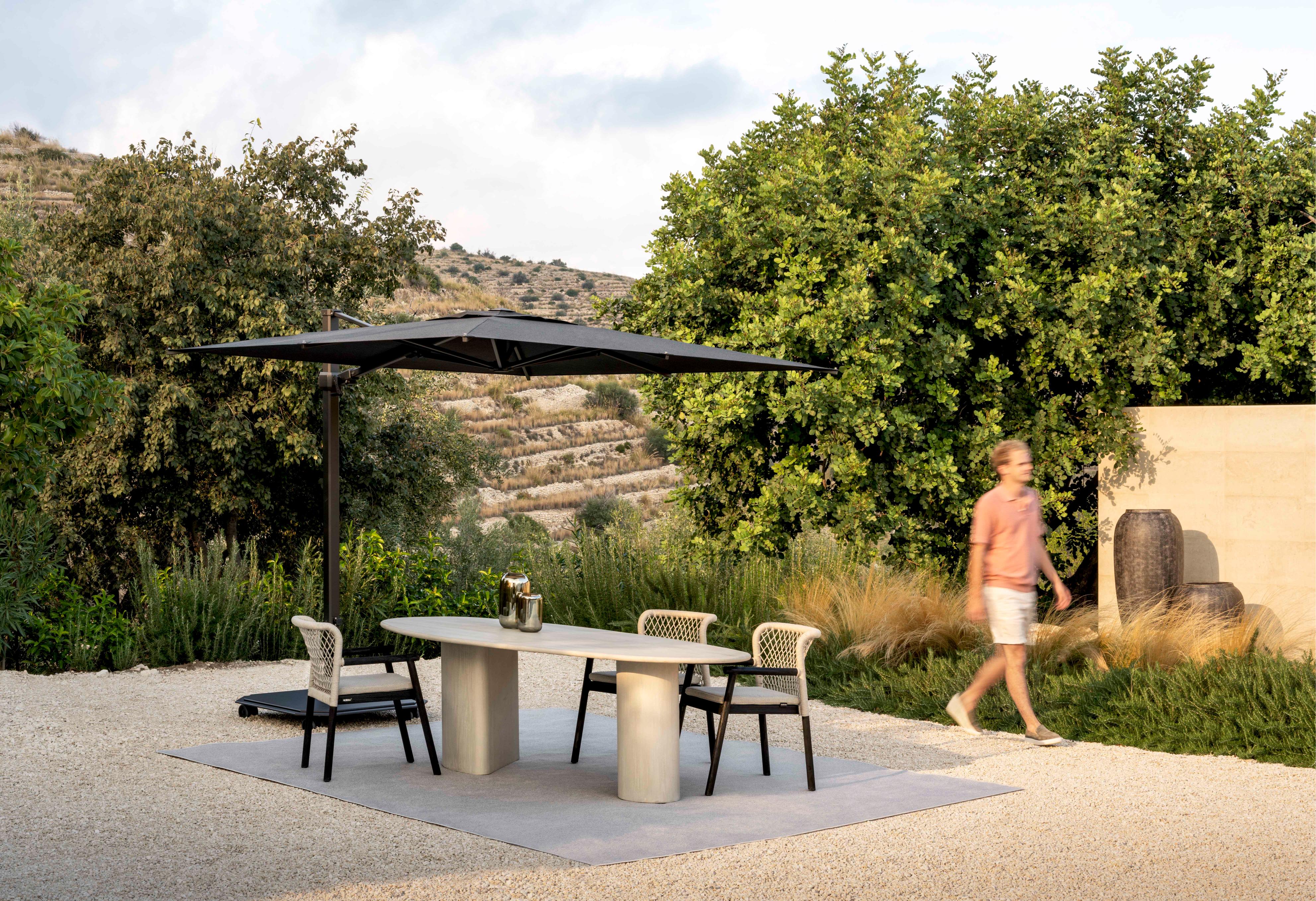 Jardinico Como | Round and Organic Dining Tables