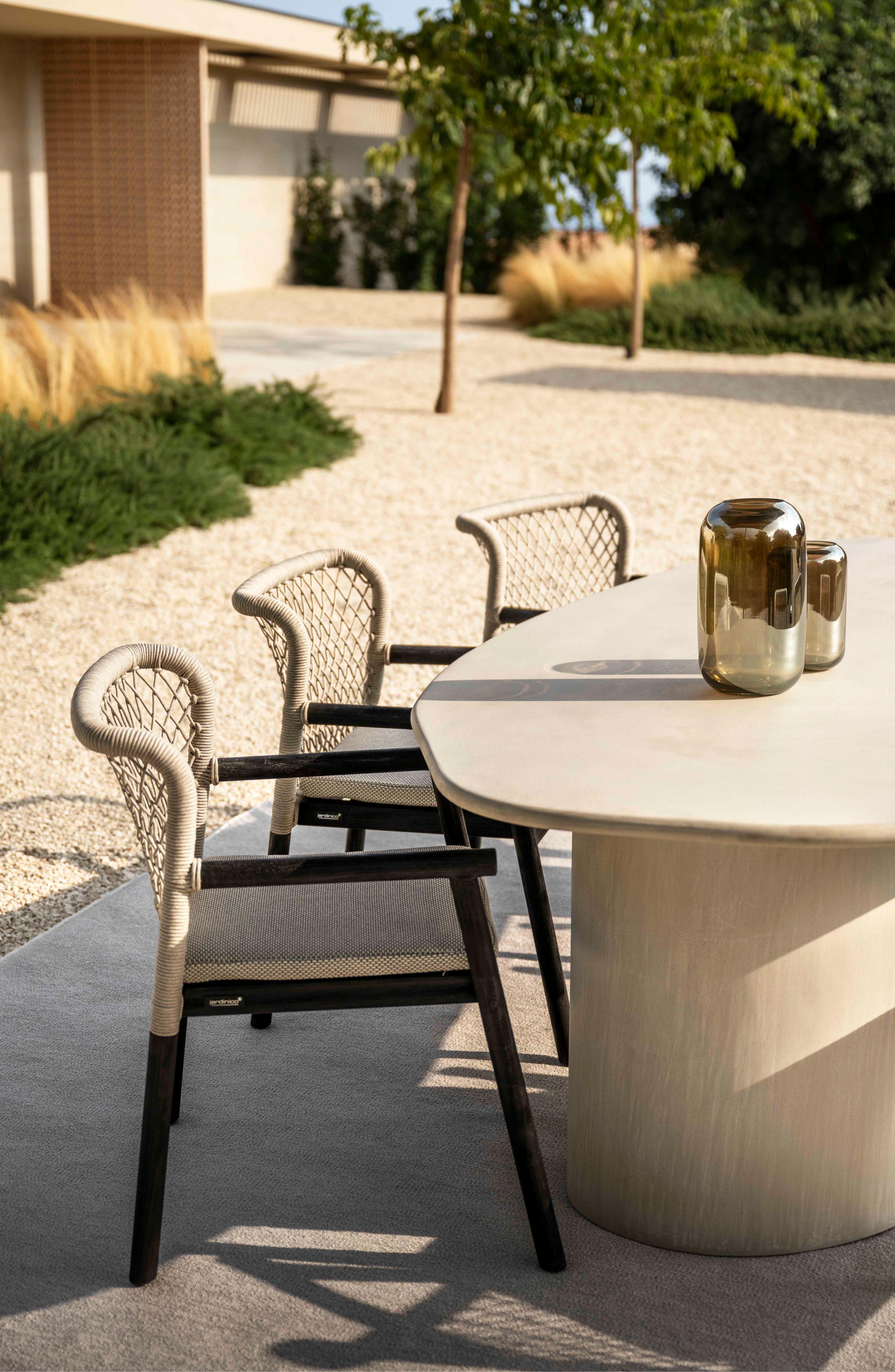 Jardinico Como | Round and Organic Dining Tables