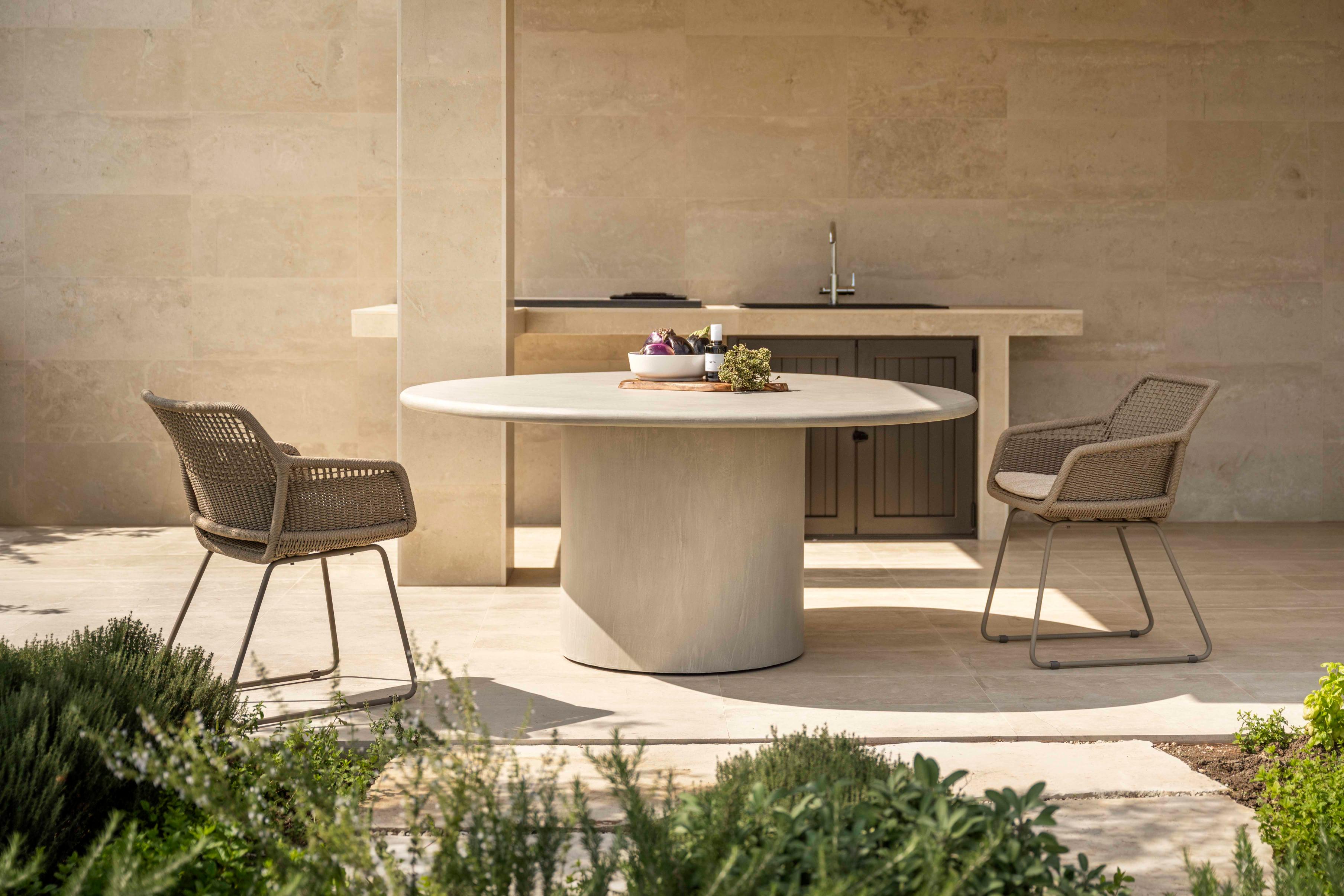 Jardinico Como | Round and Organic Dining Tables