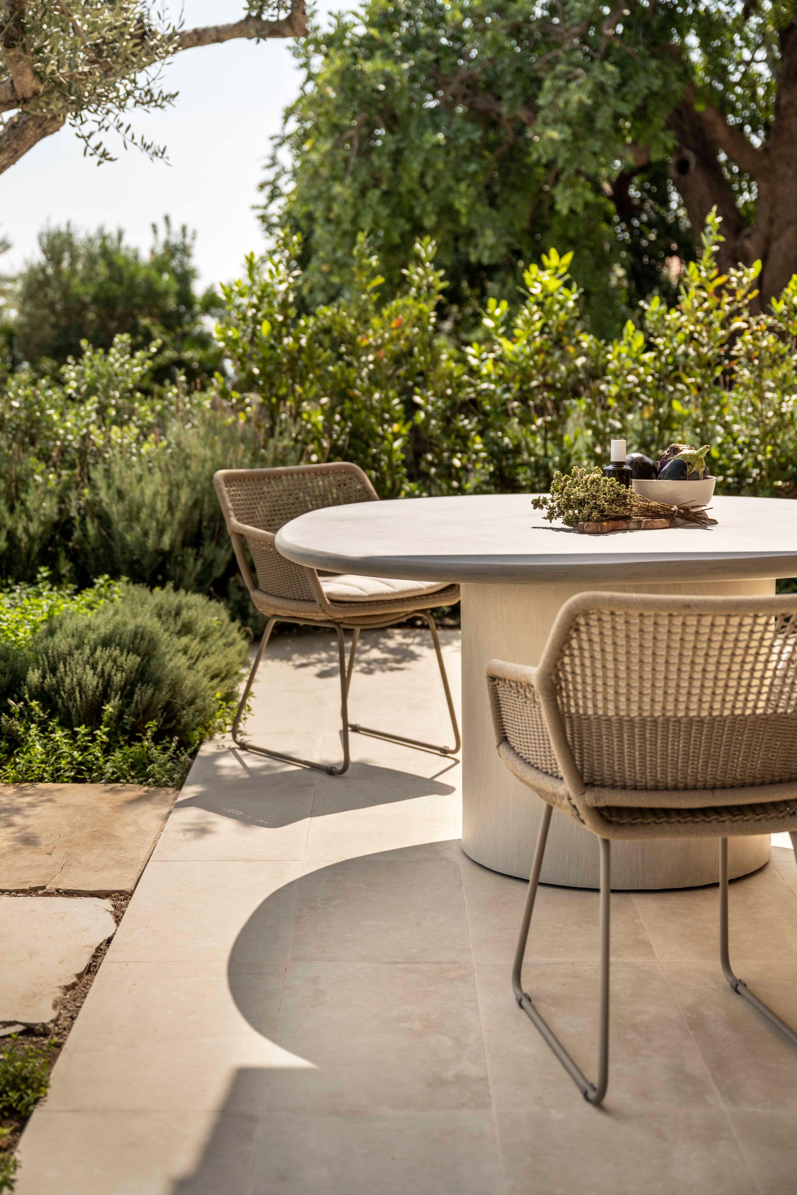 Jardinico Como | Round and Organic Dining Tables