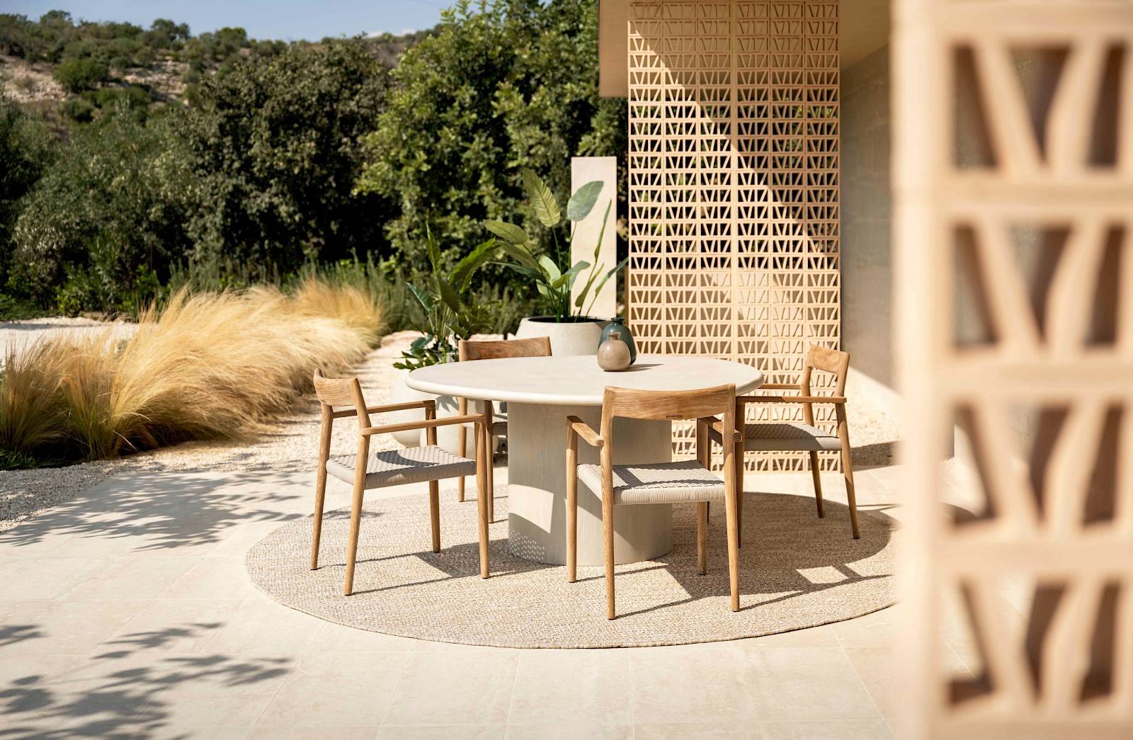 Jardinico Como | Round and Organic Dining Tables