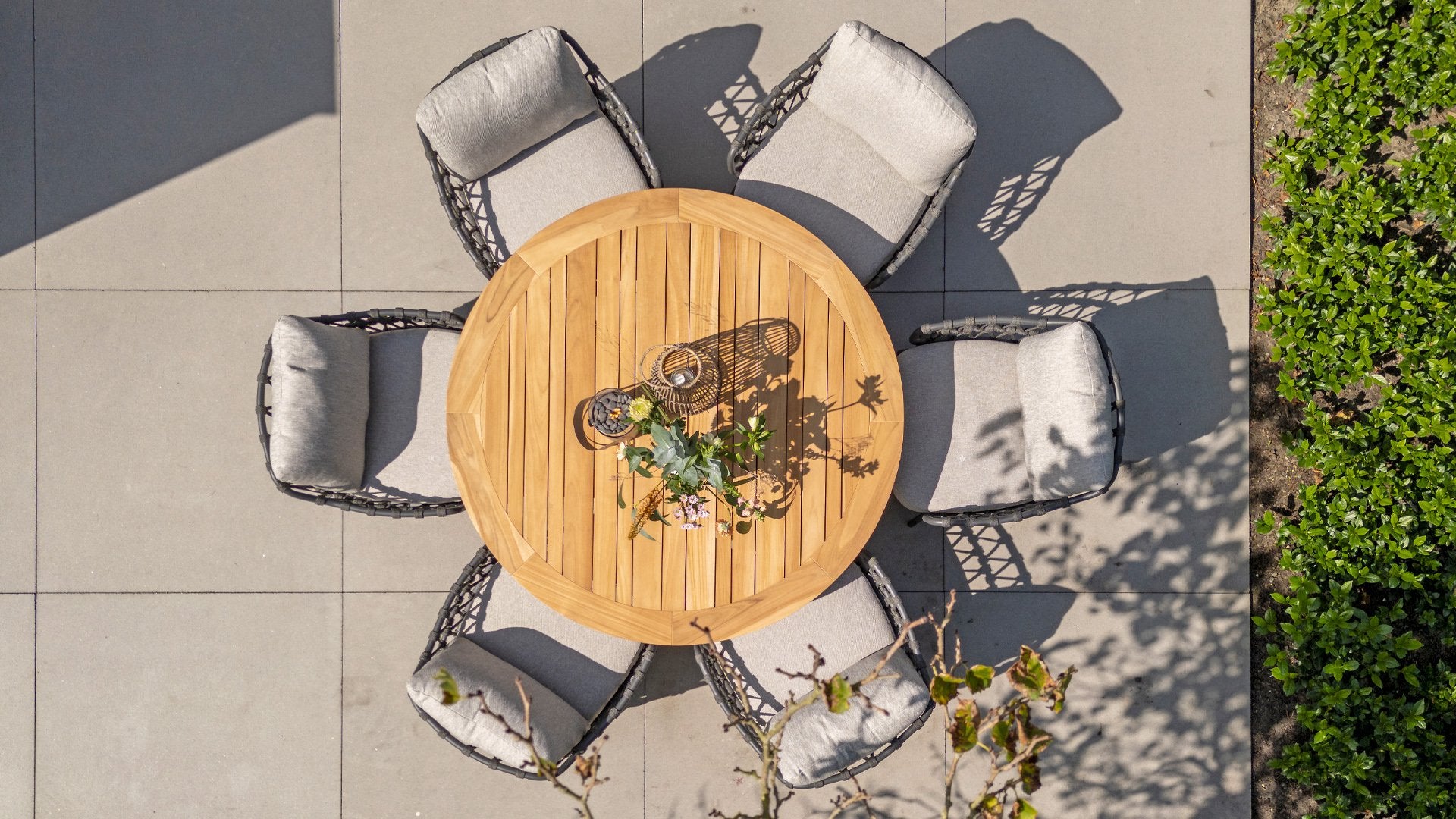 4 Seasons Outdoor Calpi Low Dining with 160cm Saba Table