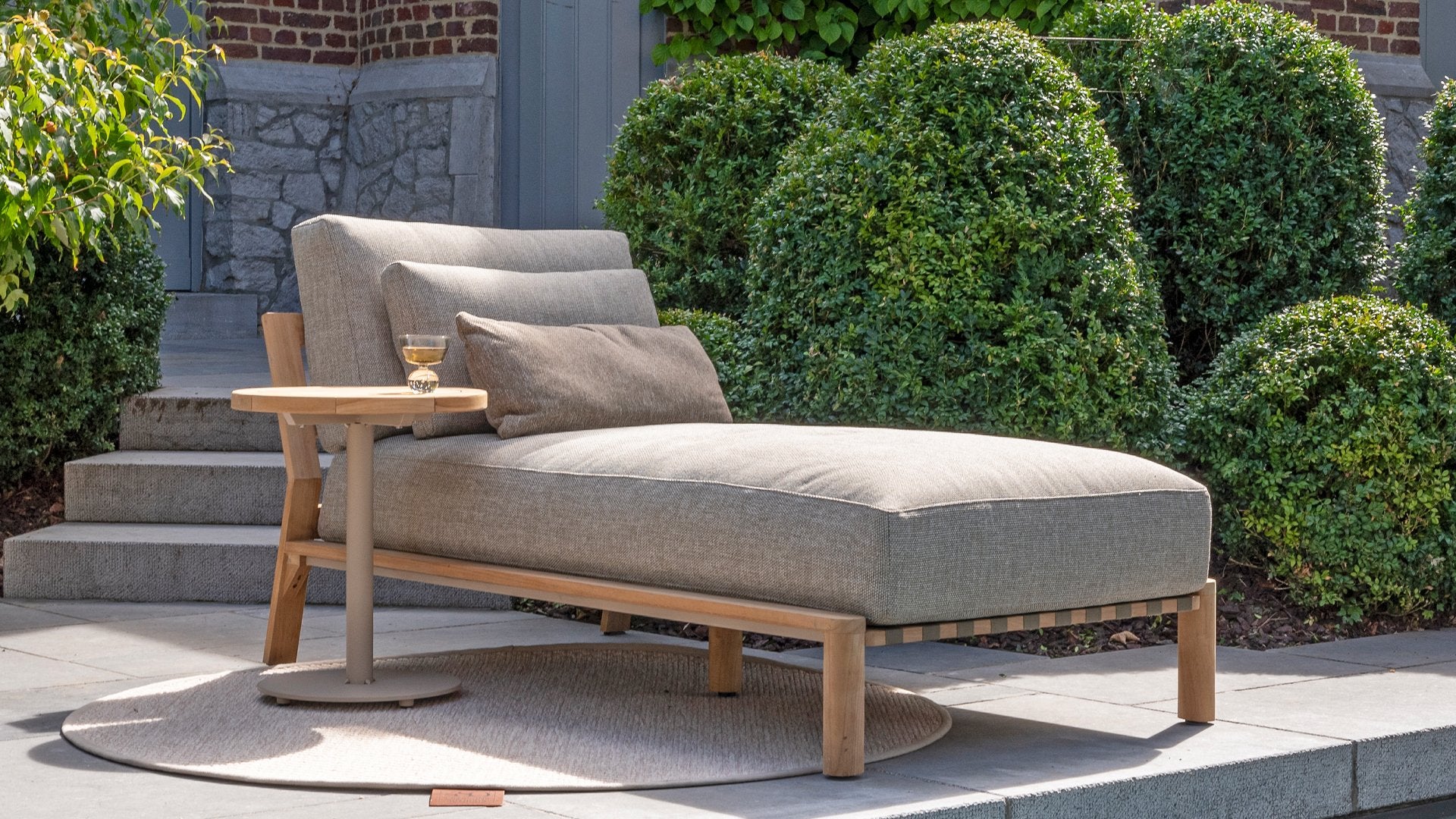 4 Seasons Outdoor Lucas Daybed with Volta Side Table