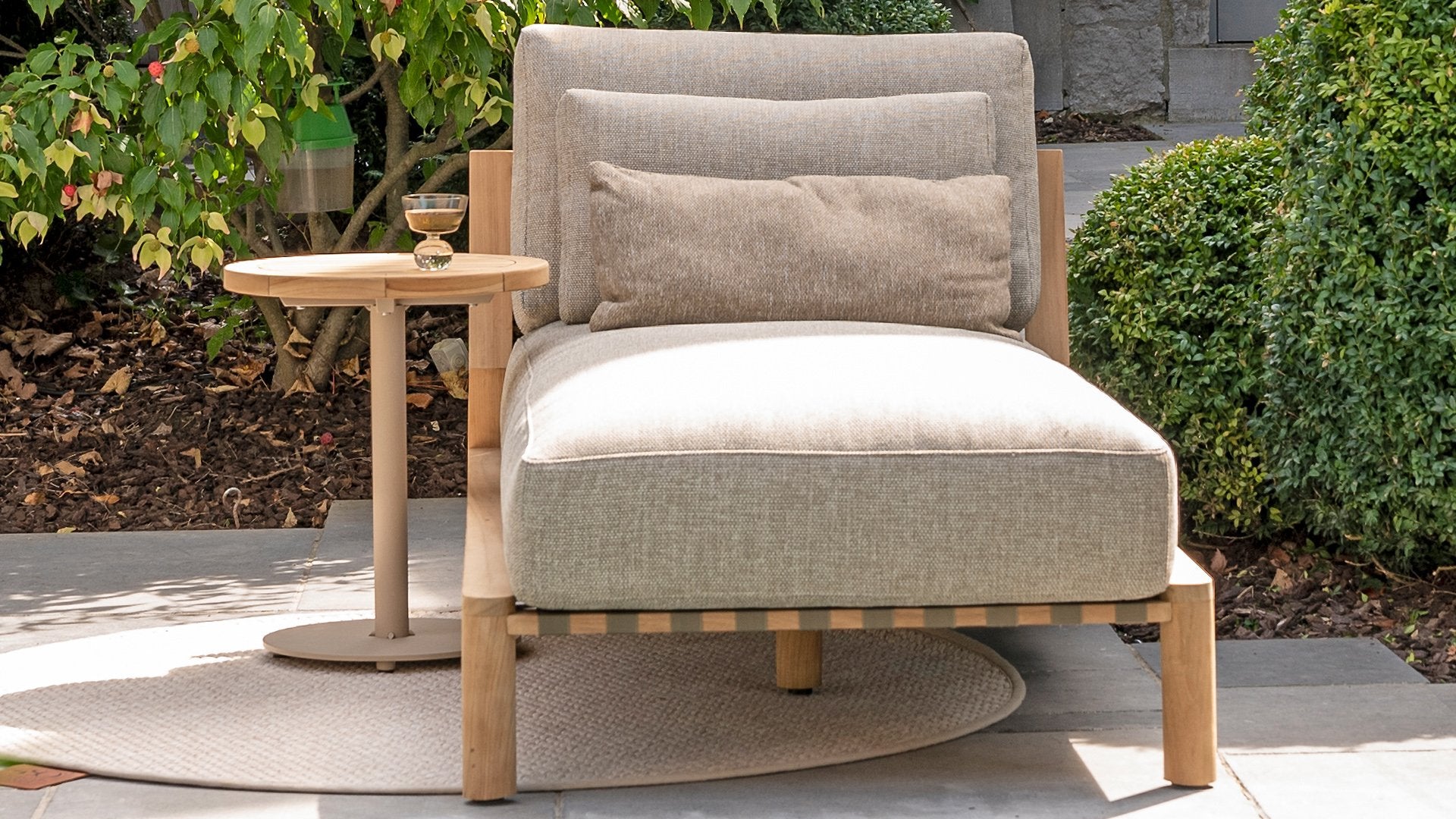 4 Seasons Outdoor Lucas Daybed with Volta Side Table