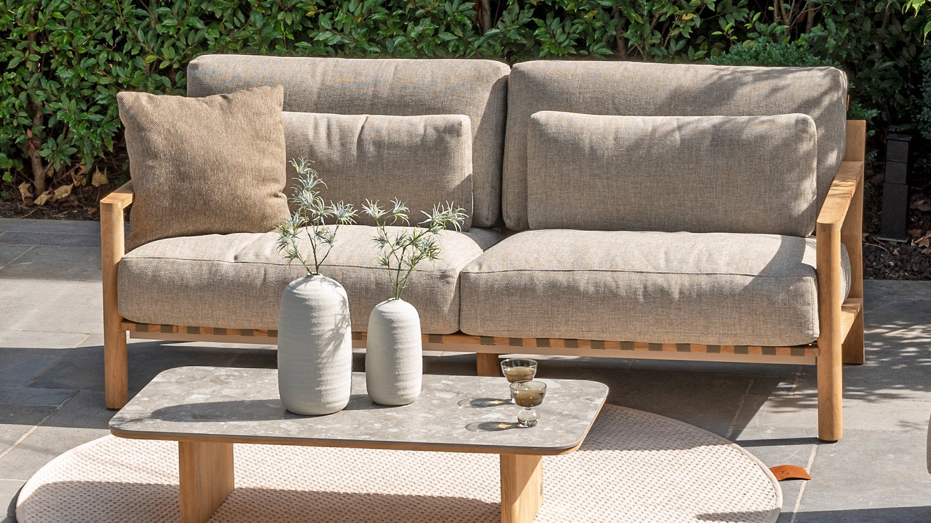 4 Seasons Outdoor Lucas Lounge Set with Ceramic coffee table
