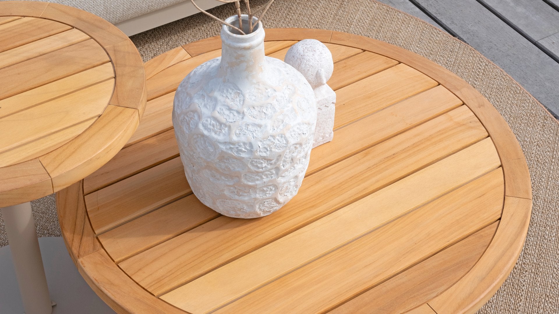 4 Seasons Outdoor Lucas Daybed with Volta Side Table