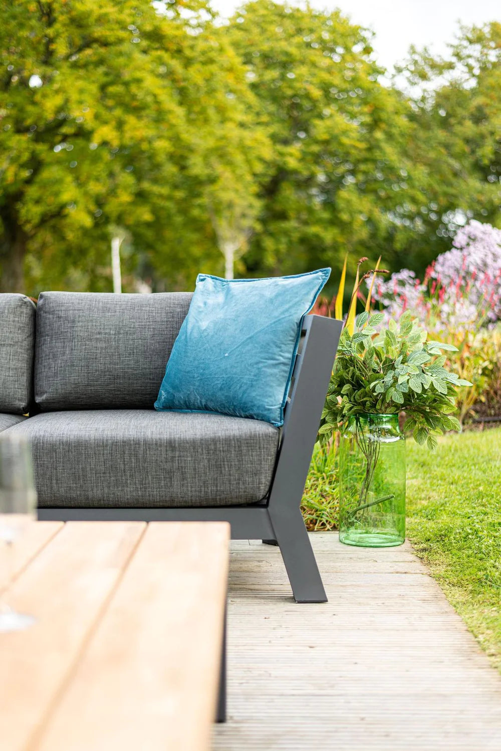 4 Seasons Outdoor Meteoro Large Corner With Nest