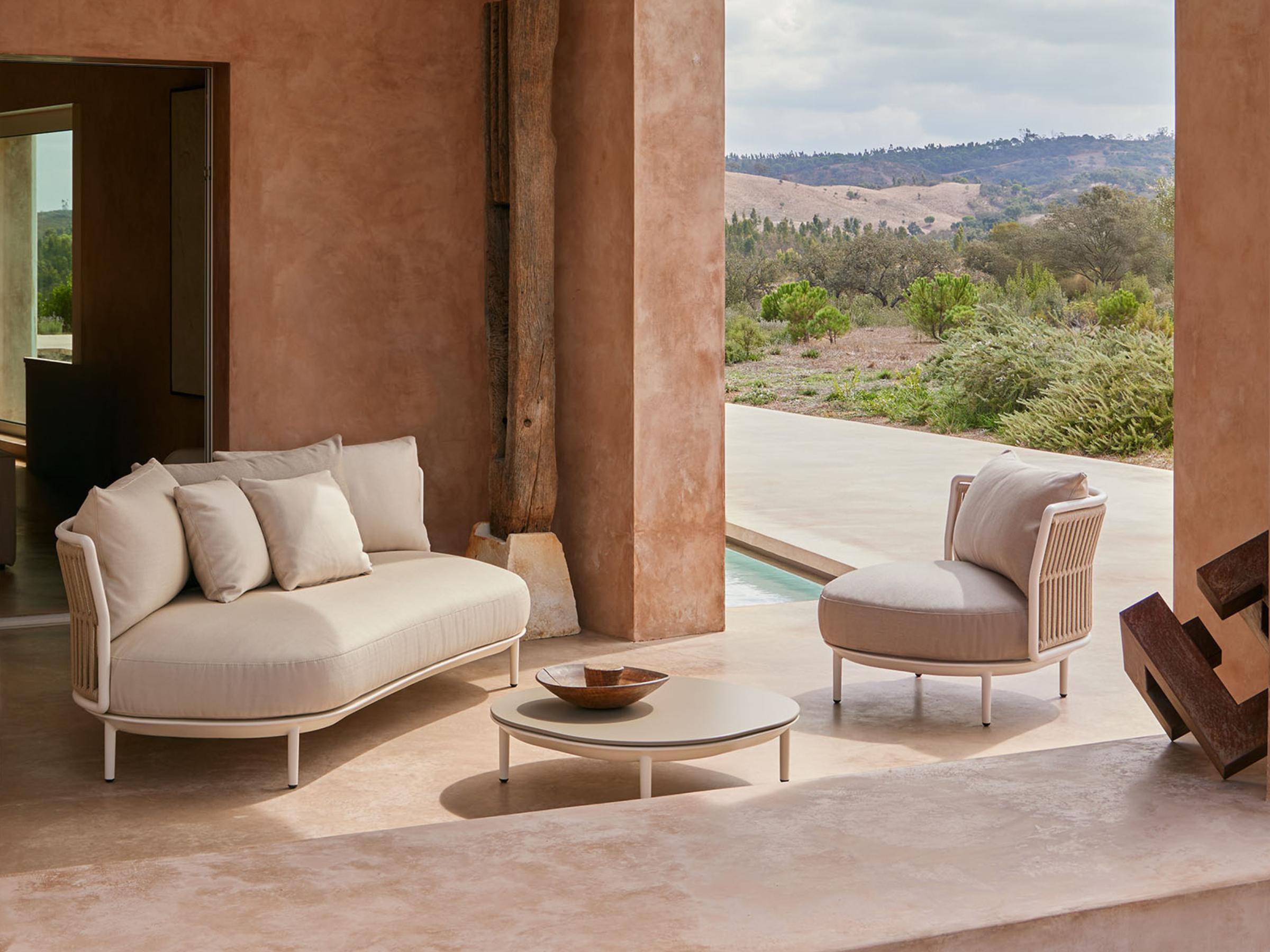 Point Furniture Amba Woven Corner chair Aluminum Structure