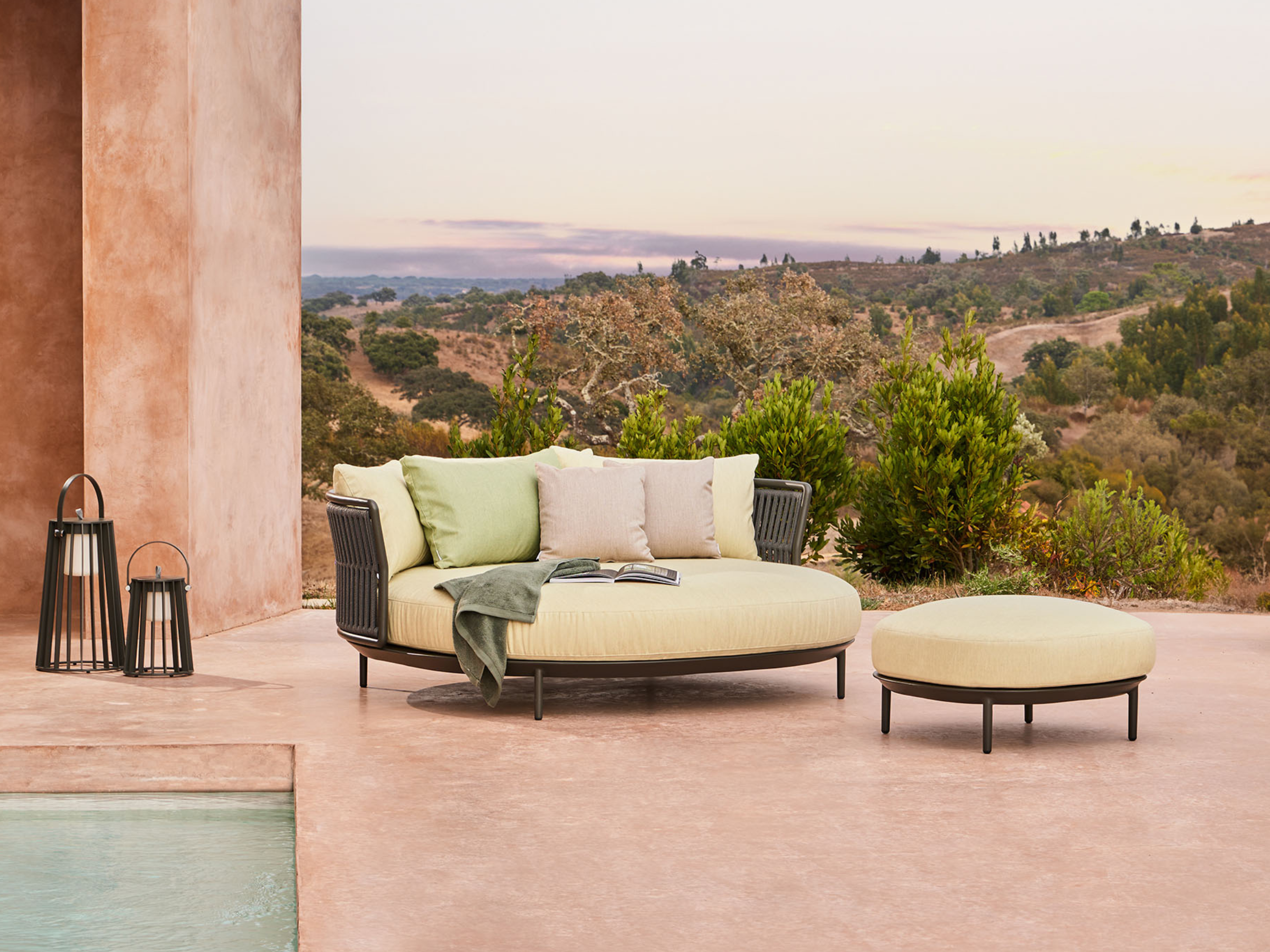 Point Furniture Amba Ottoman Aluminum Structure