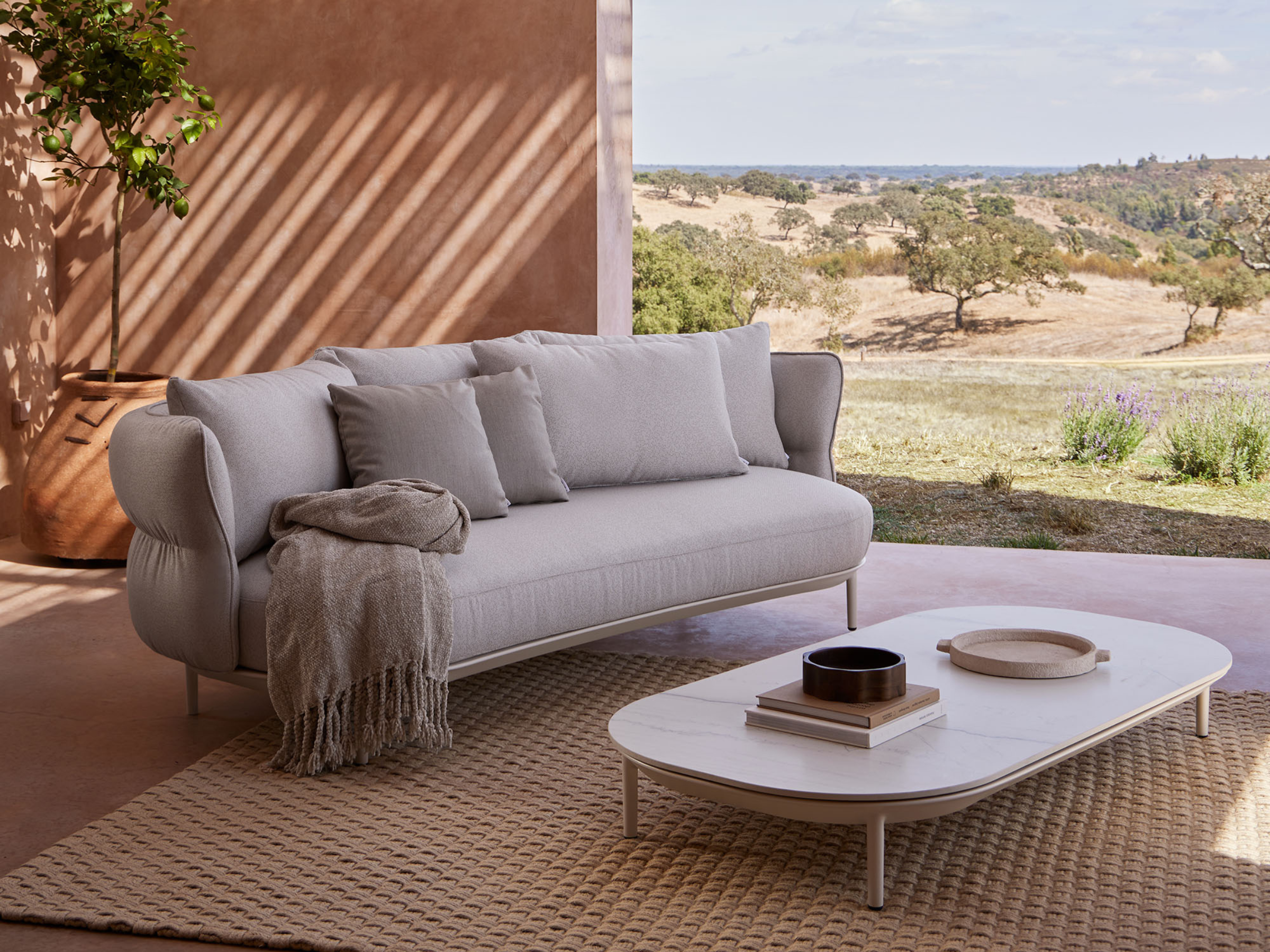 Point Furniture Amba Essence Sofa 2 Aluminum Structure