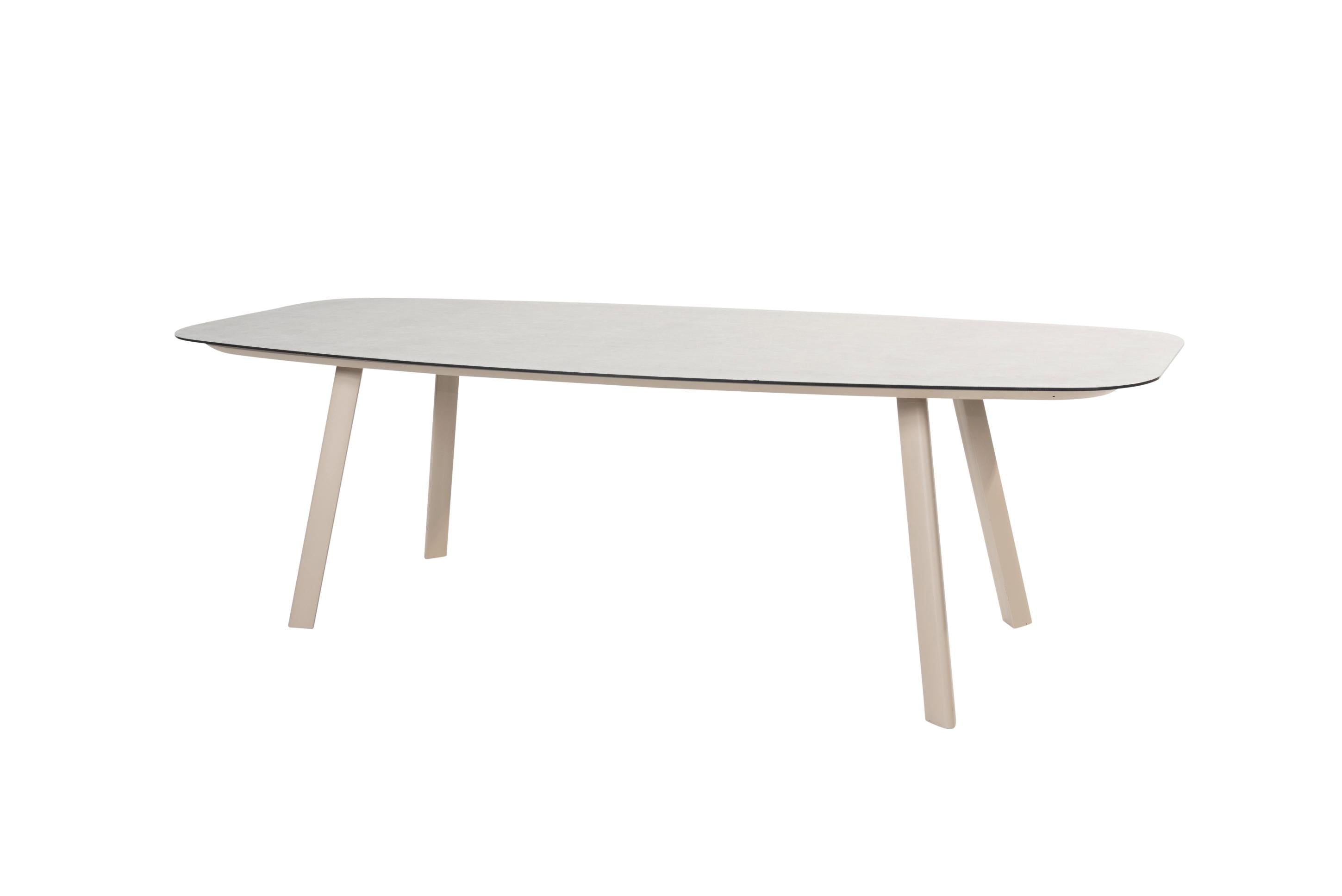 4 Season Outdoor Manolo Dining Tables