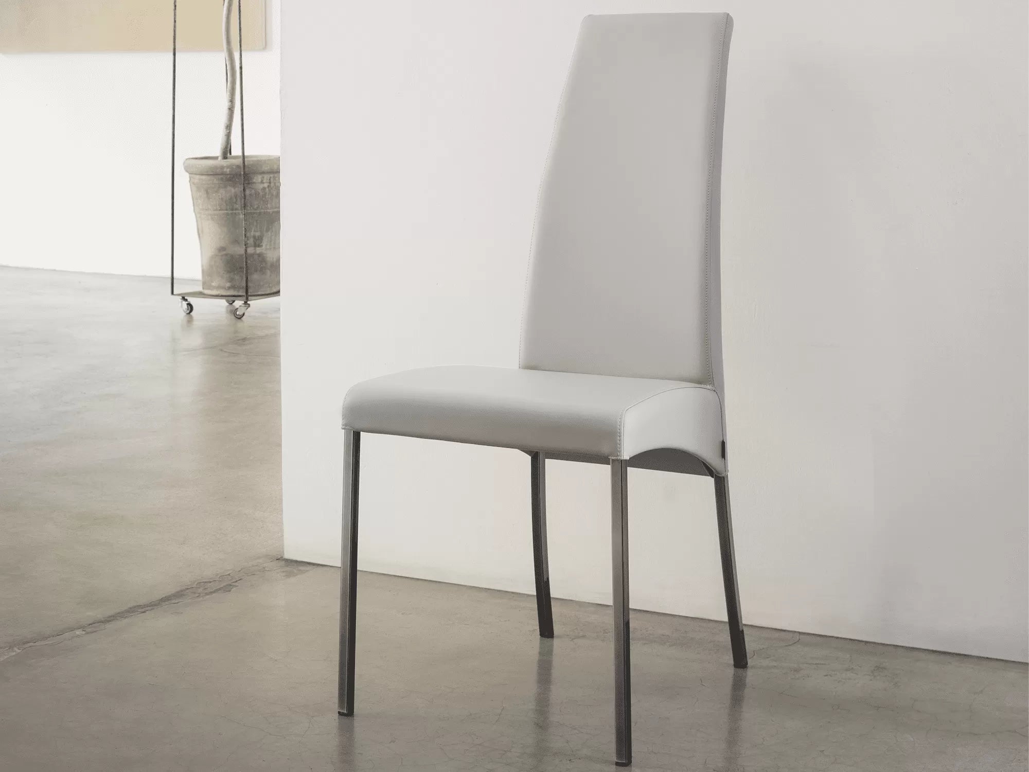 Aida Chair With Lacquered Or Chrome Metal Frame