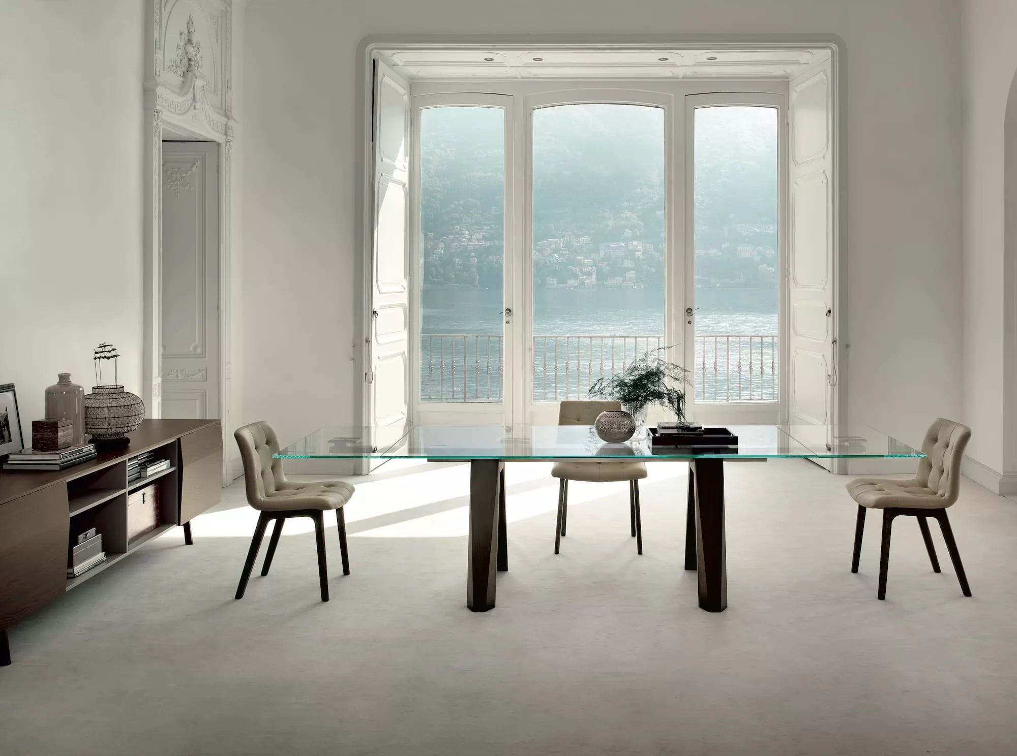 Kuga Chair with Solid wood frame strained