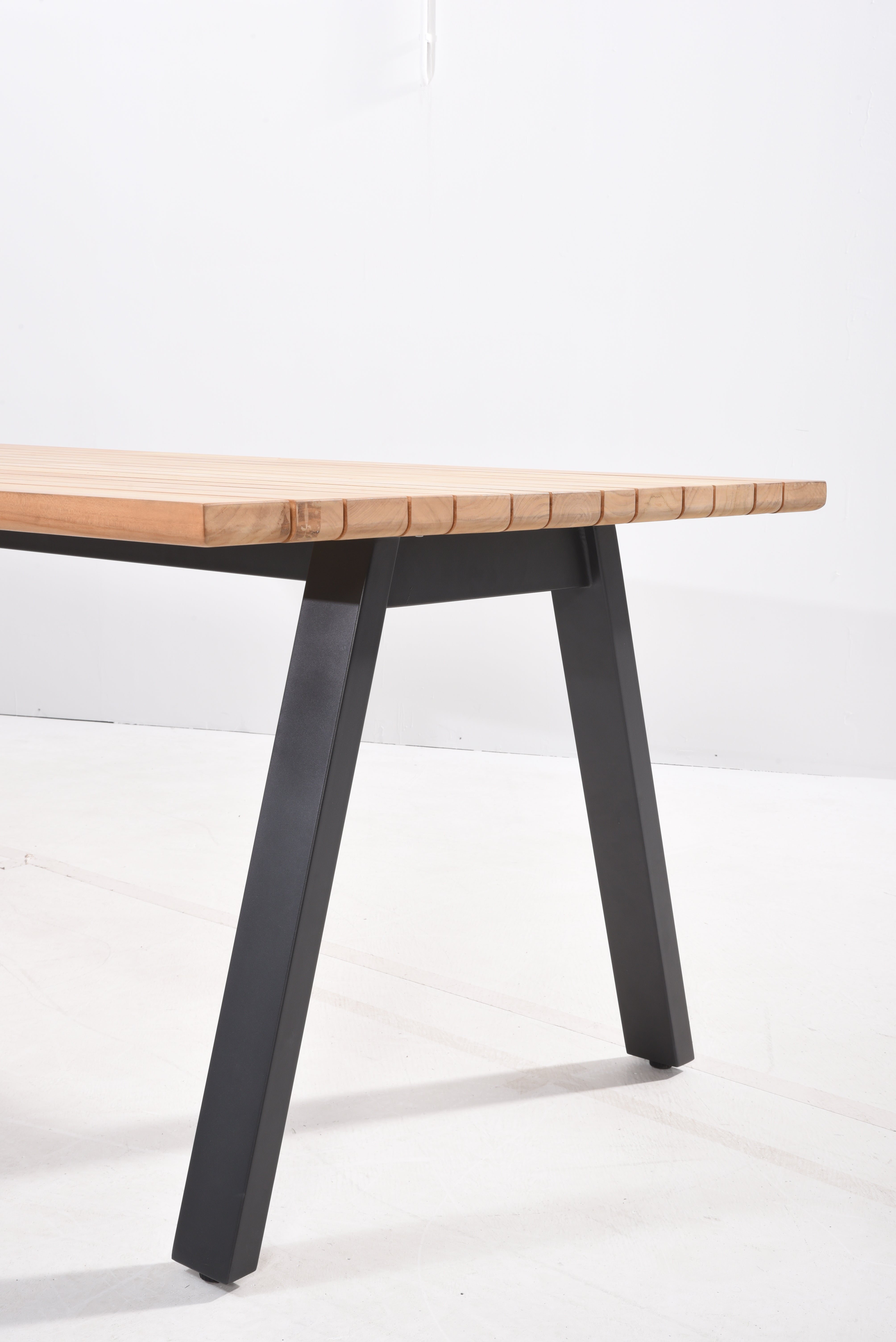 4 Seasons Outdoor Ambassador 240cm Dining Table With Natural Teak Top And Anthracite Legs