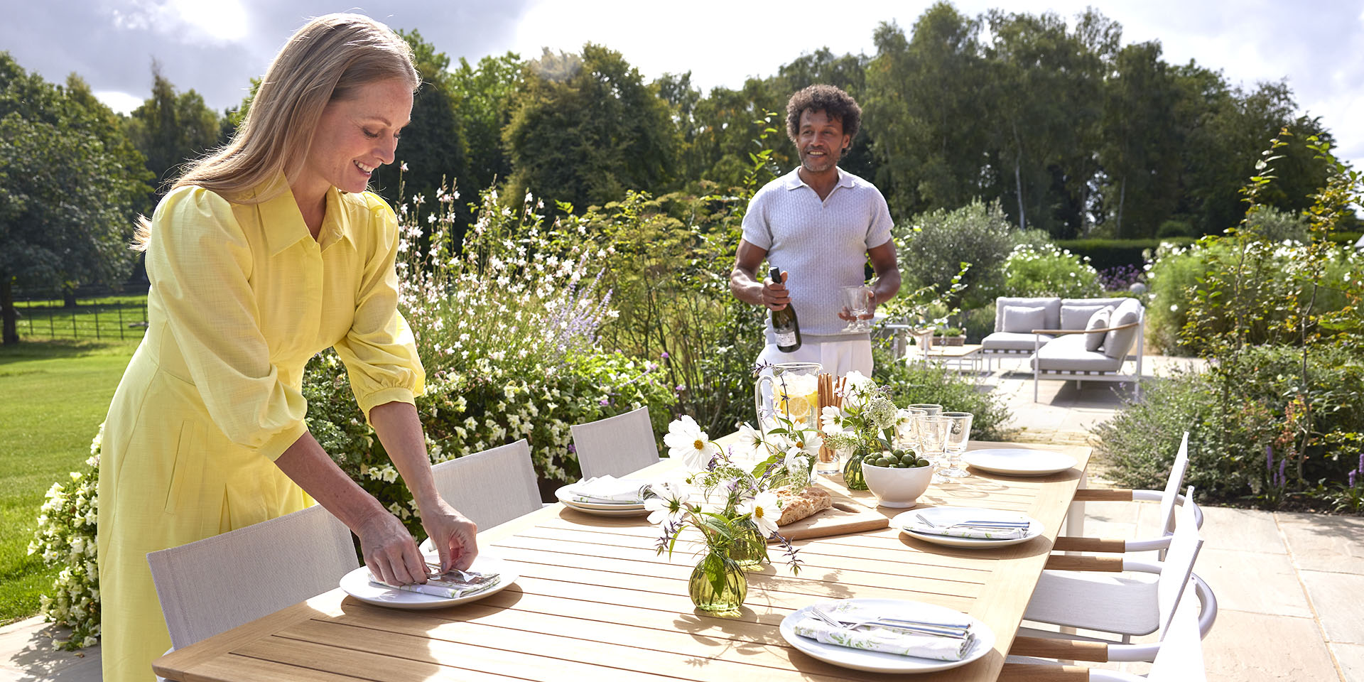 Barlow Tyrie Ex Display Around 6 Seating Dining Set