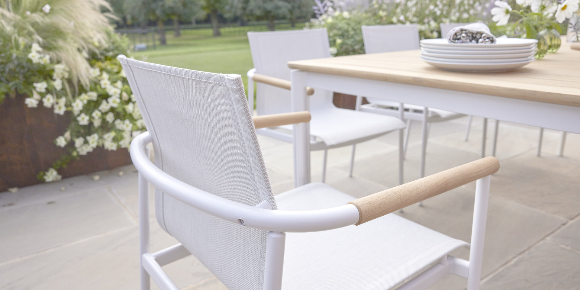 Barlow Tyrie Ex Display Around 6 Seating Dining Set