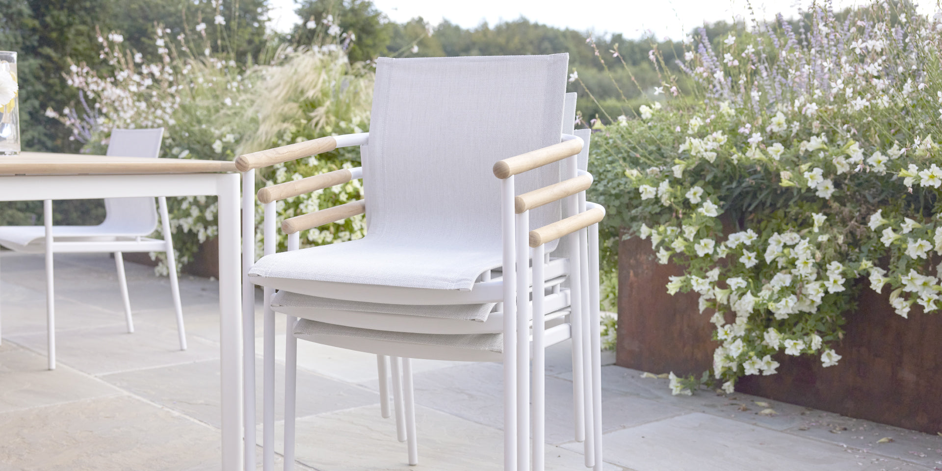 Barlow Tyrie Ex Display Around 6 Seating Dining Set