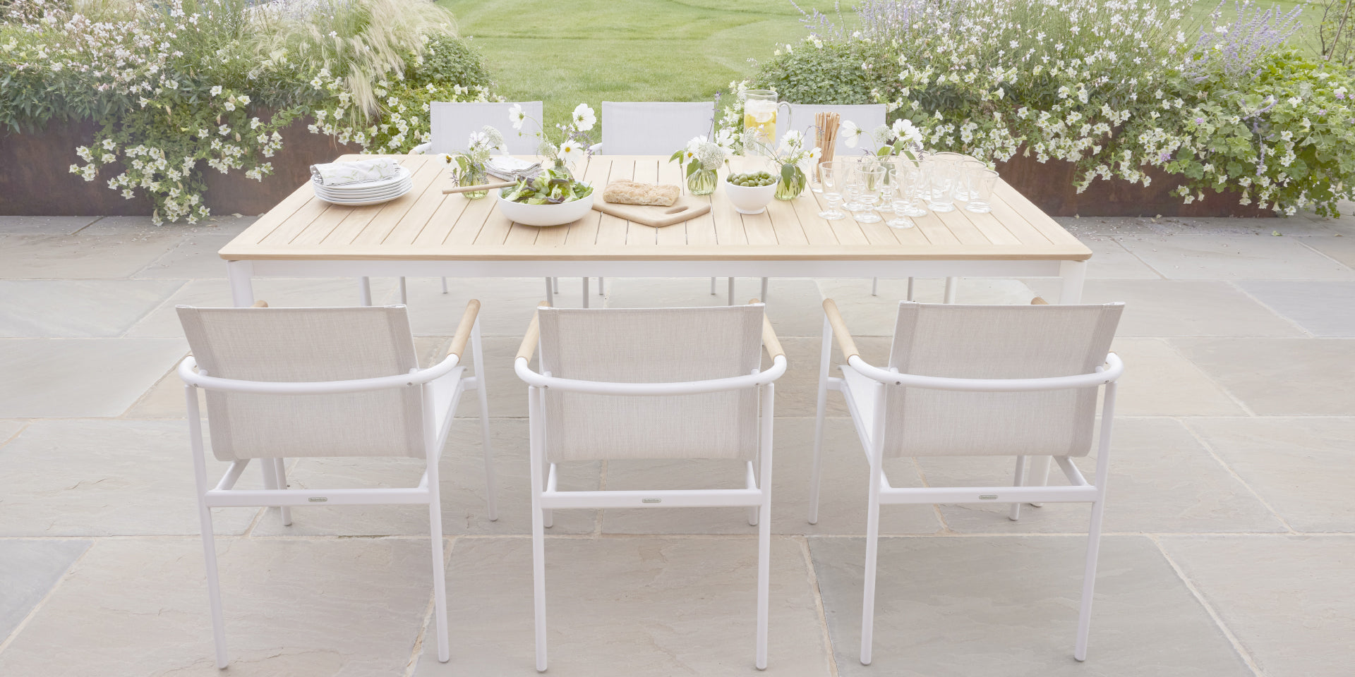 Barlow Tyrie Around Dining Table 220