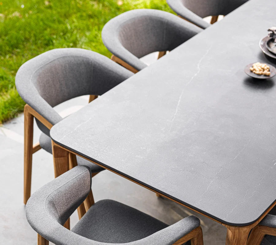 Cane-line Aspect dining tables