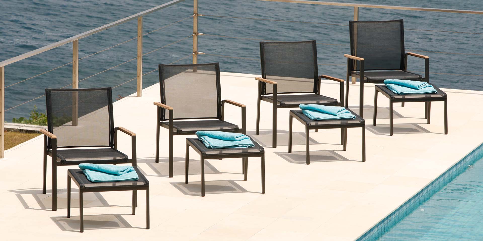 Barlow Tyrie Aura Occasional Planter 65