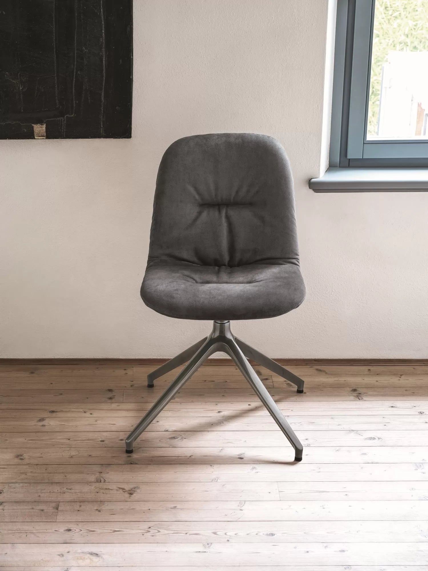 Chantal Swivel Chair With Lacquered Frame In Die Cast Aluminium