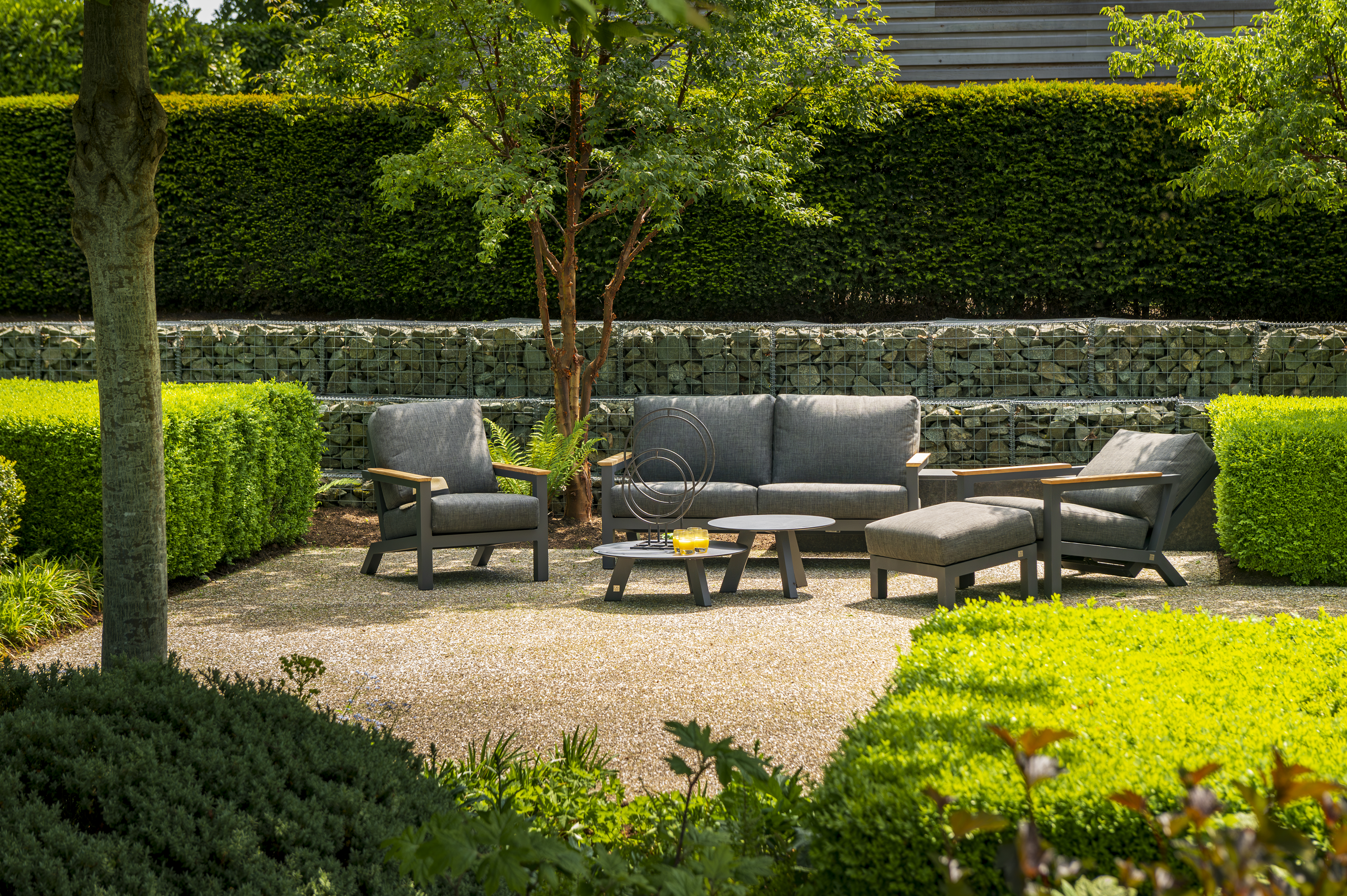 4 Seasons Outdoor Capitol Recliner With 2 Cushions