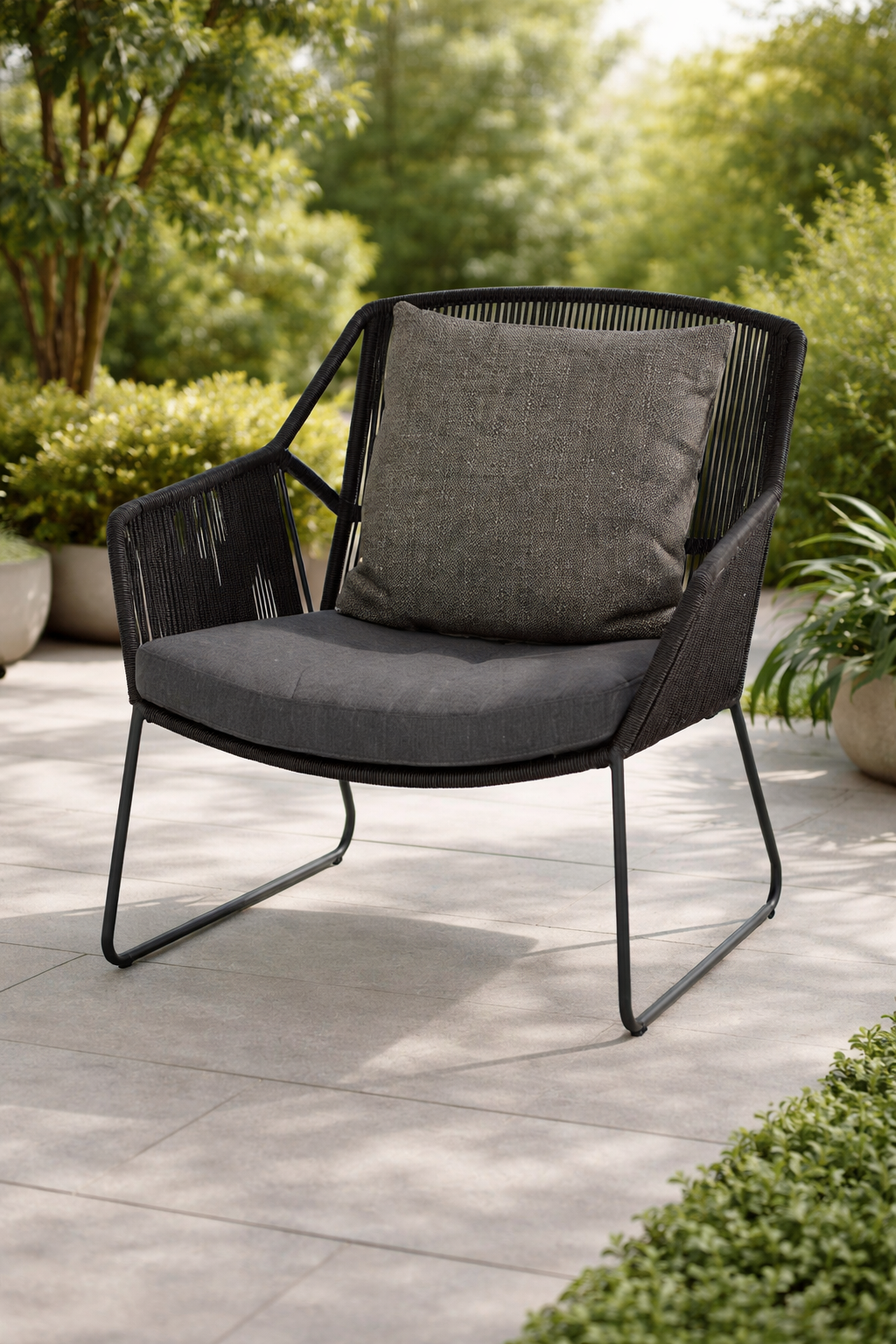 4 Seasons Outdoor Accor Living Chair With 2 Cushions