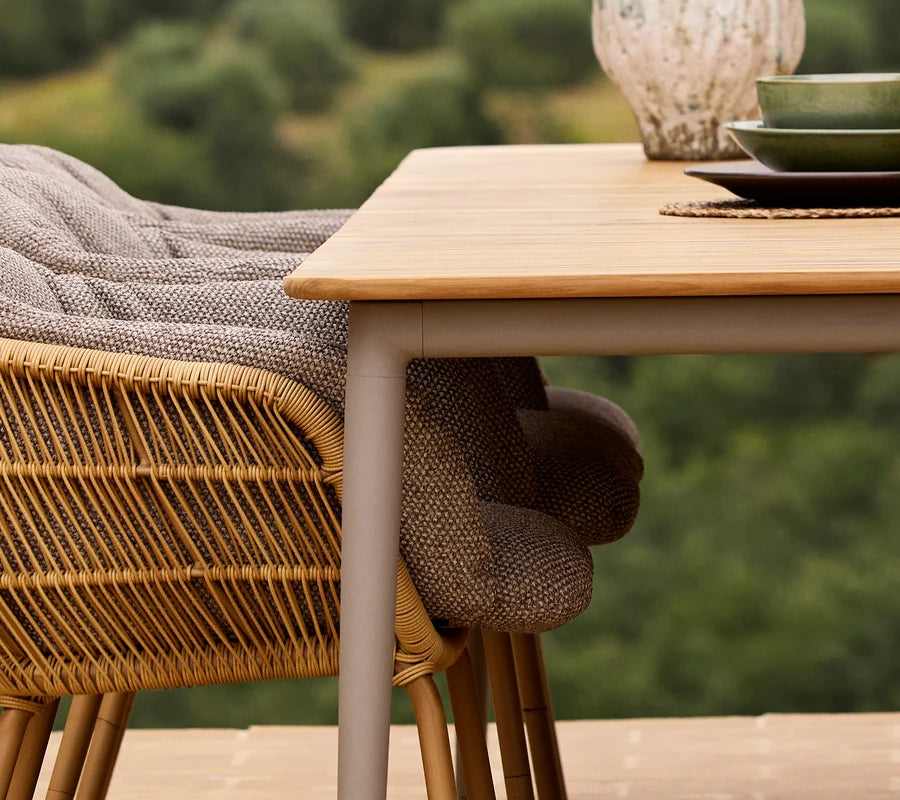 Cane-line Core Dining Tables