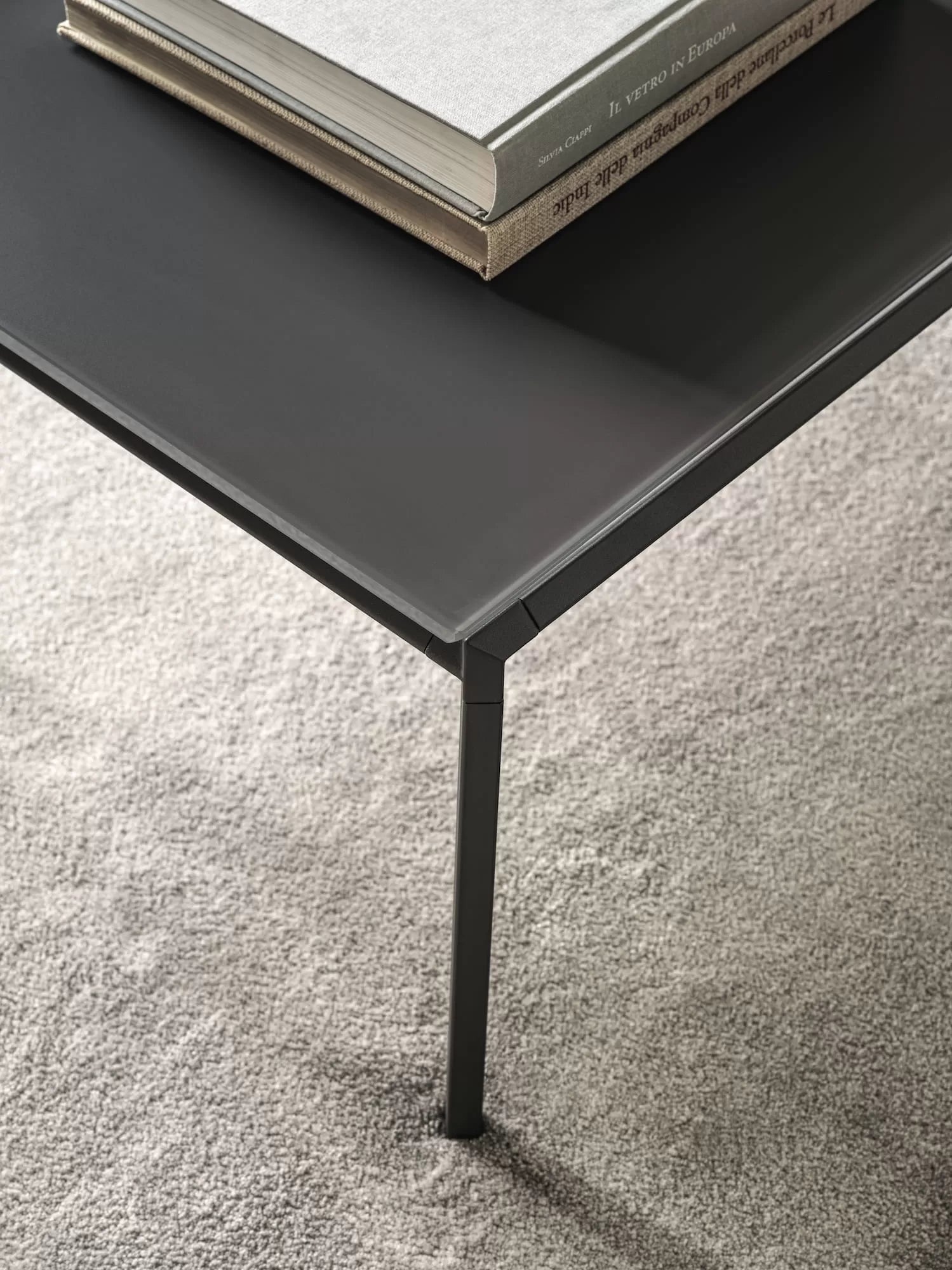 Diagonal Coffee Table With Lacquered Metal Frame 06 01
