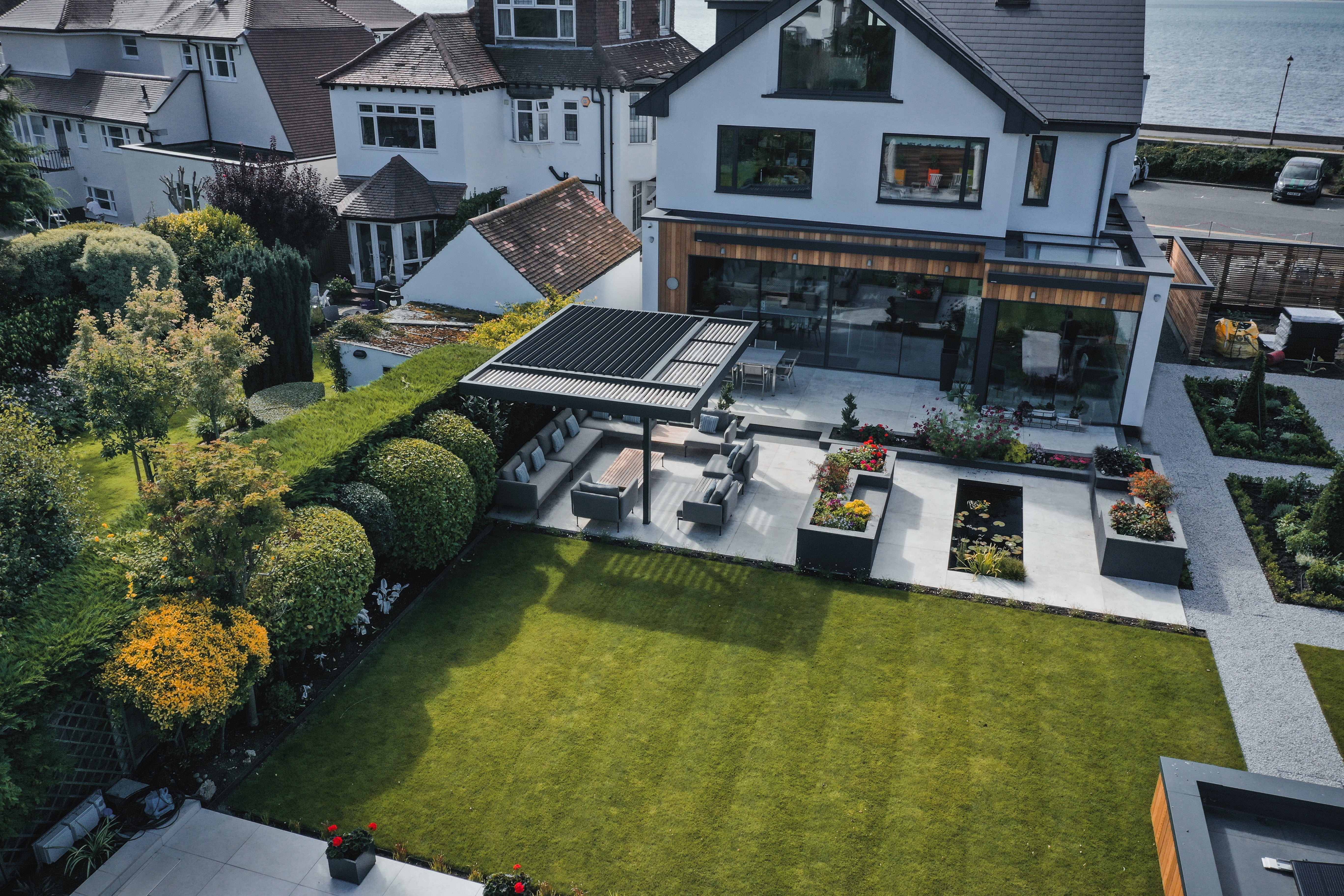 Umbris Free-Standing Seaside Oasis