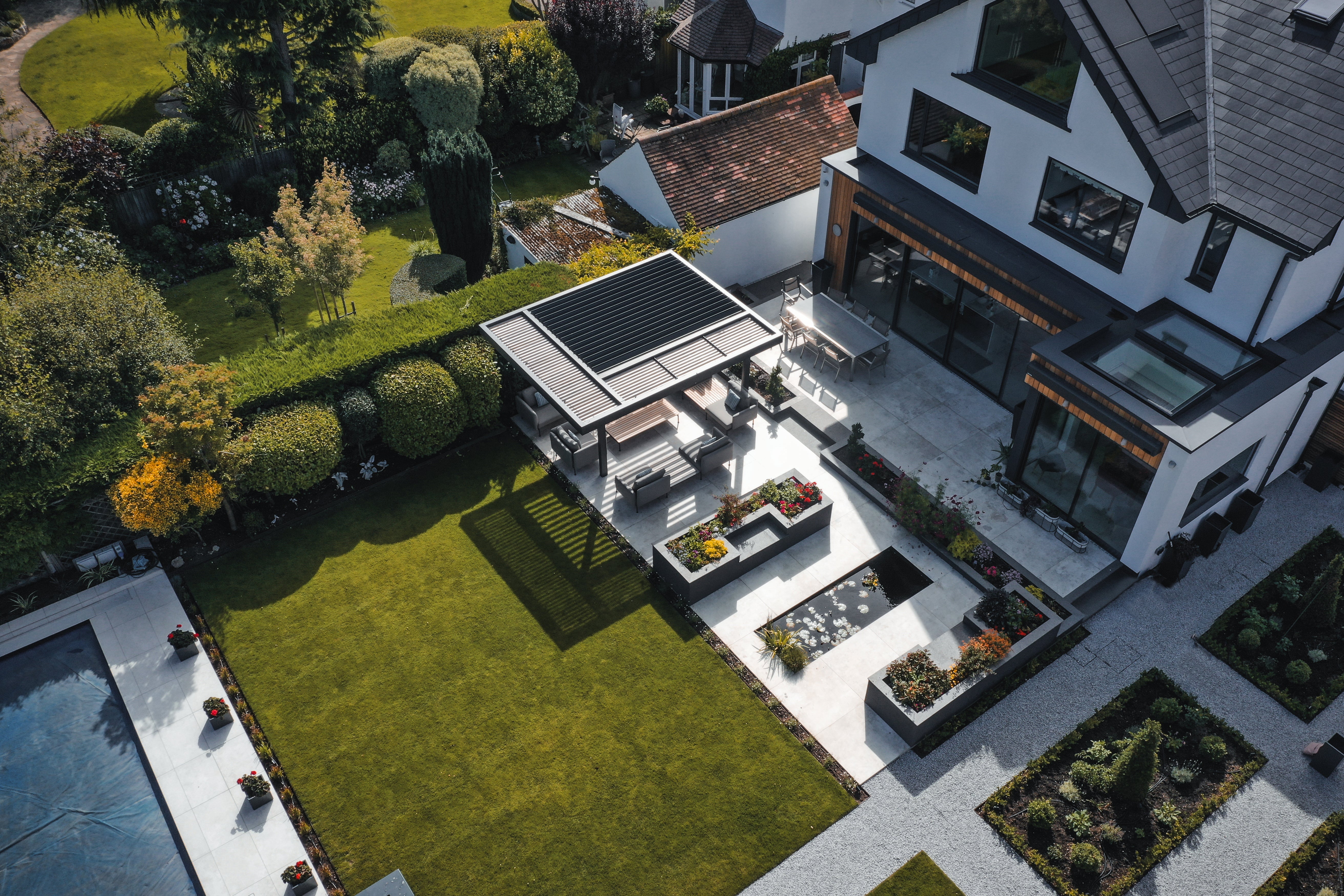 Umbris Free-Standing Seaside Oasis