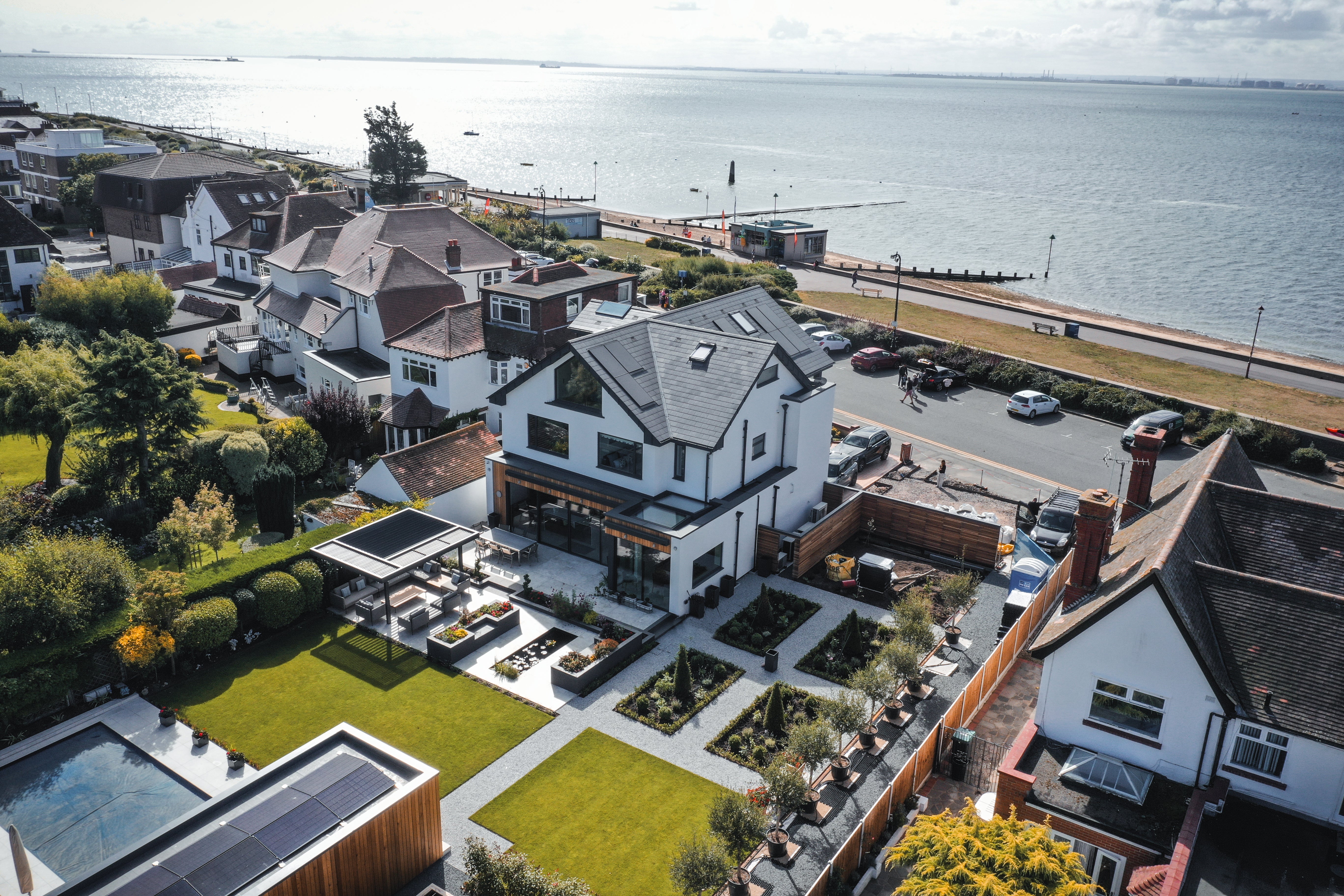 Umbris Free-Standing Seaside Oasis