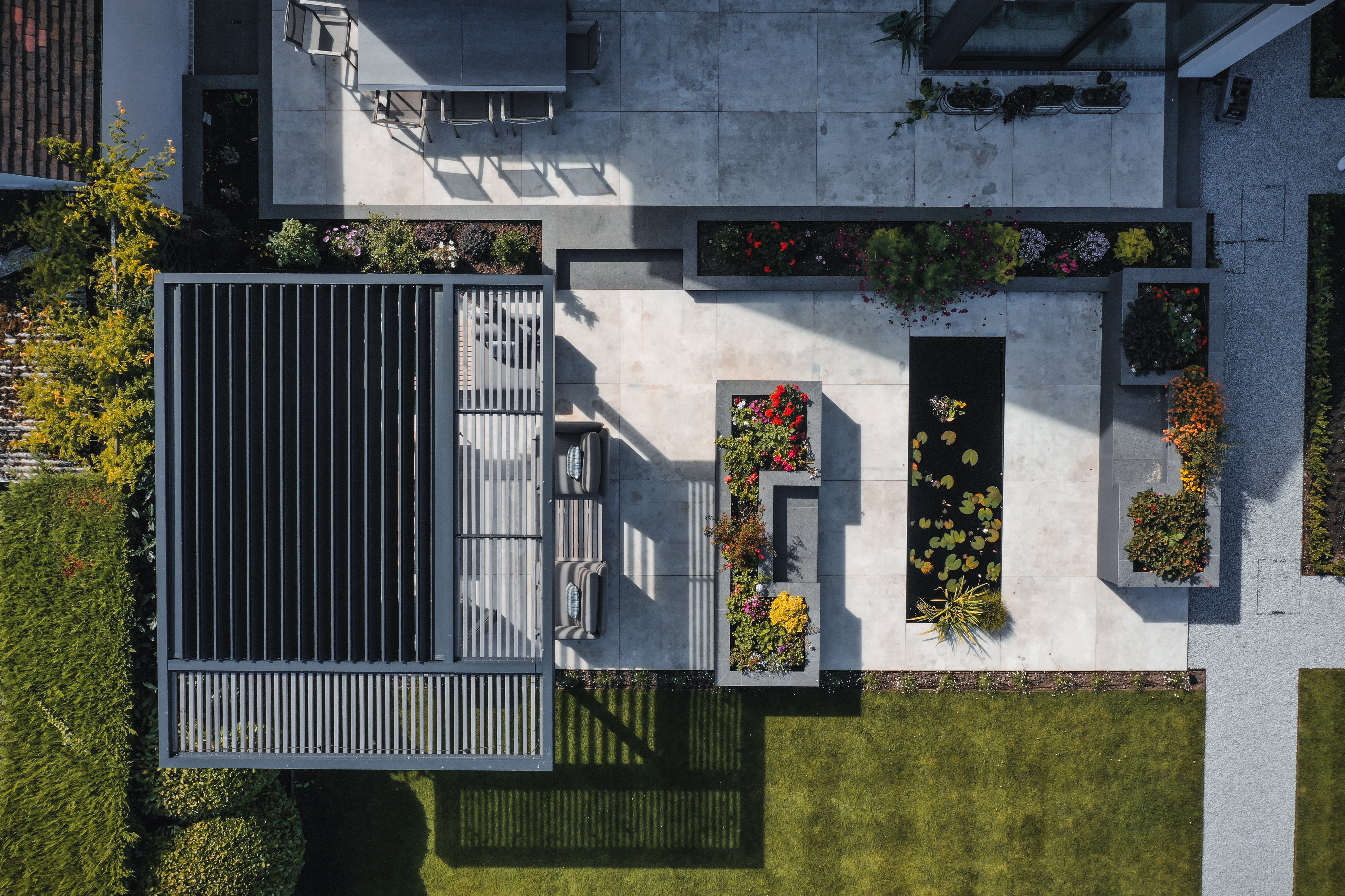 Umbris Free-Standing Seaside Oasis