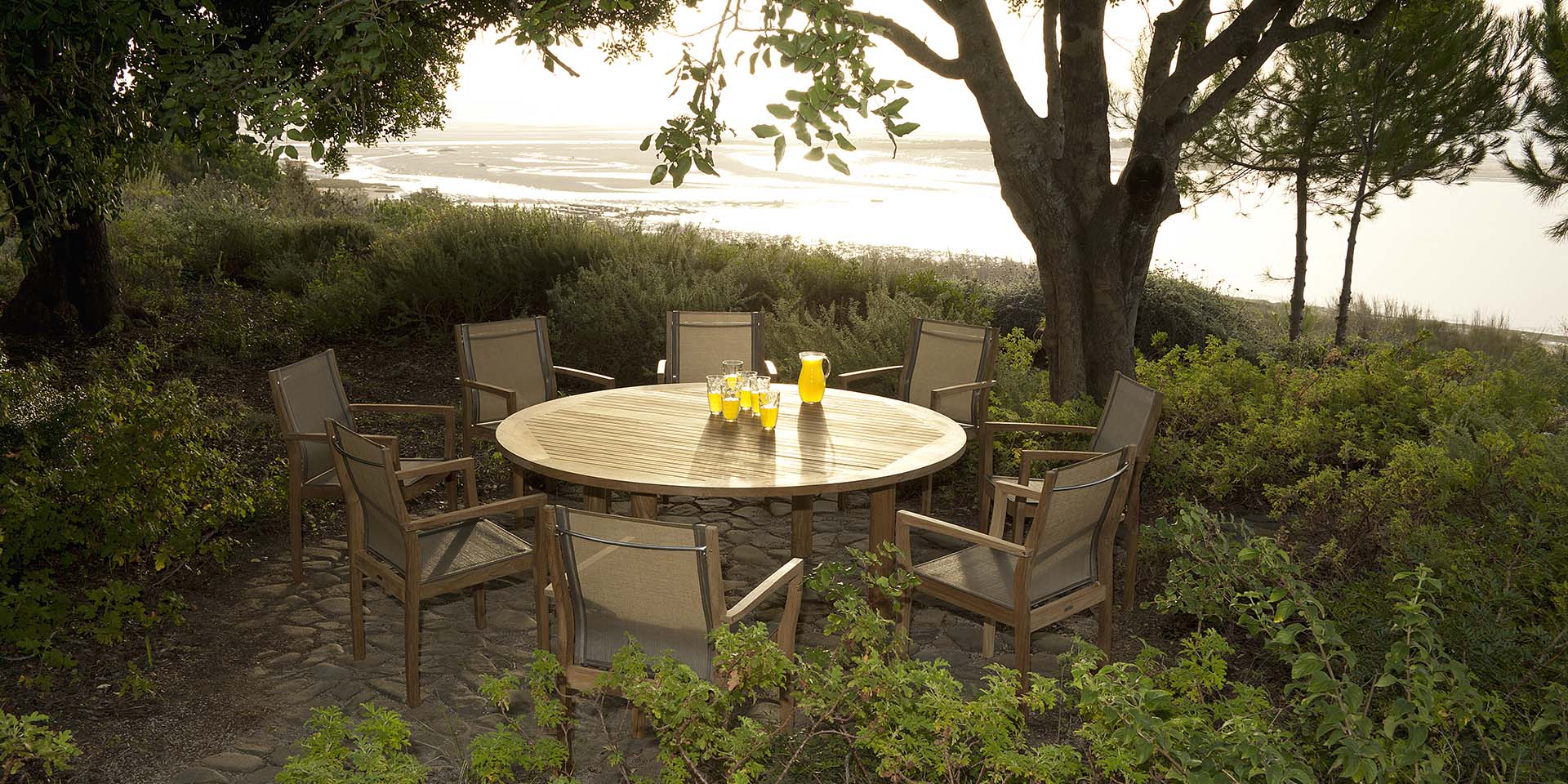 Barlow Tyrie Drummond Table 185 Circular