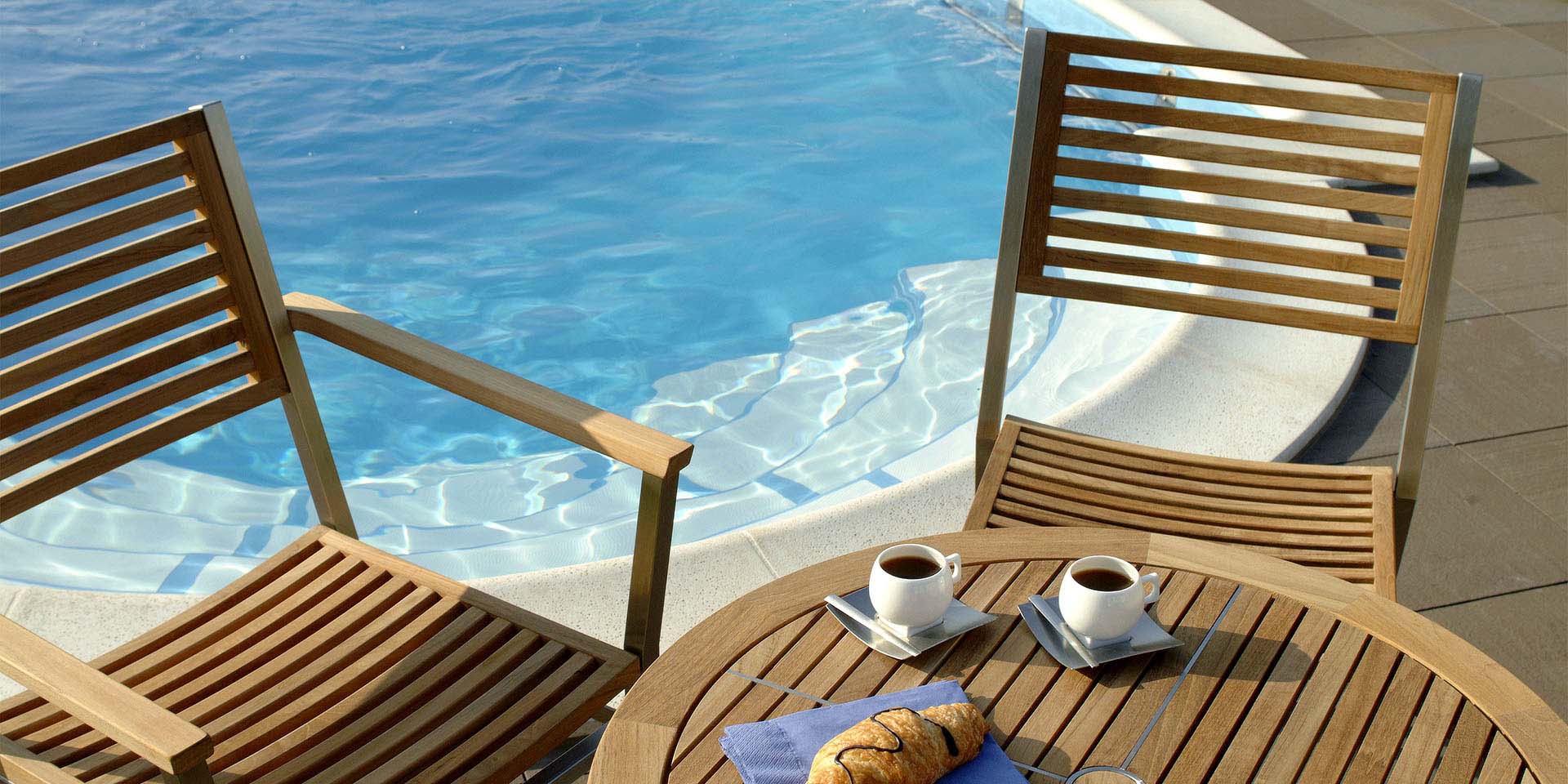 Equinox High Dining High Dining Bistro Table 70 Ø Circular Teak top