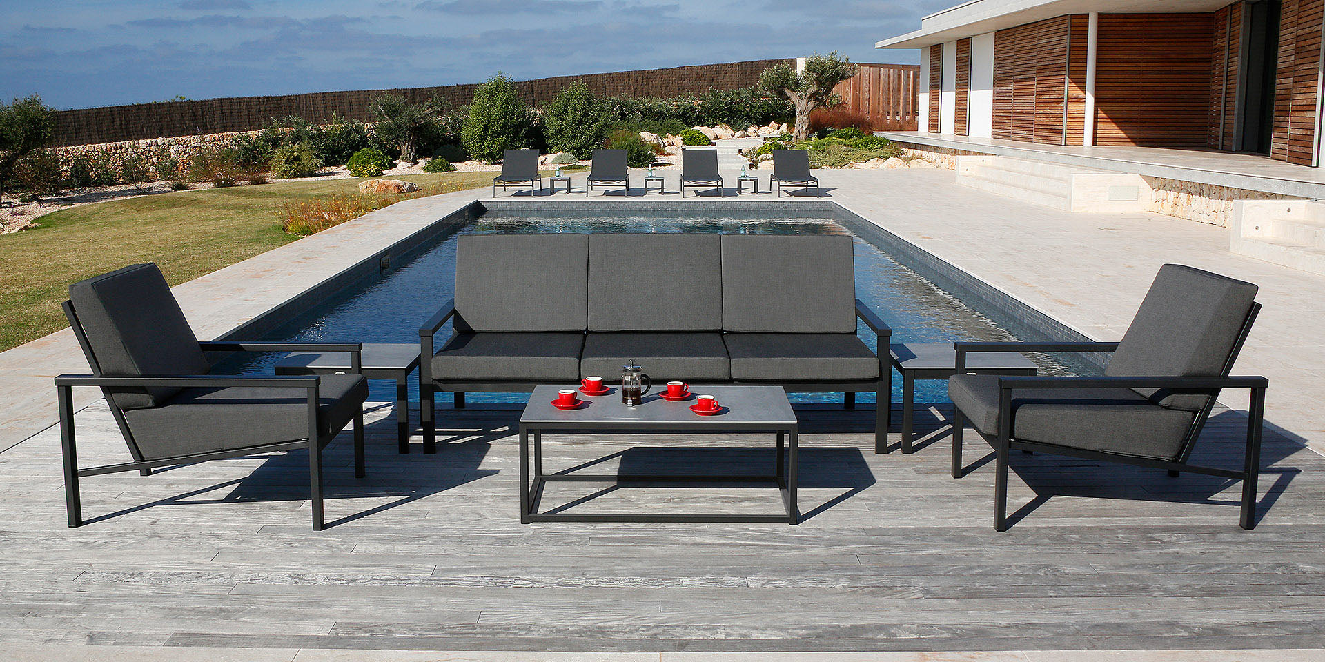 Equinox High Dining High Dining Carver - Powder coated