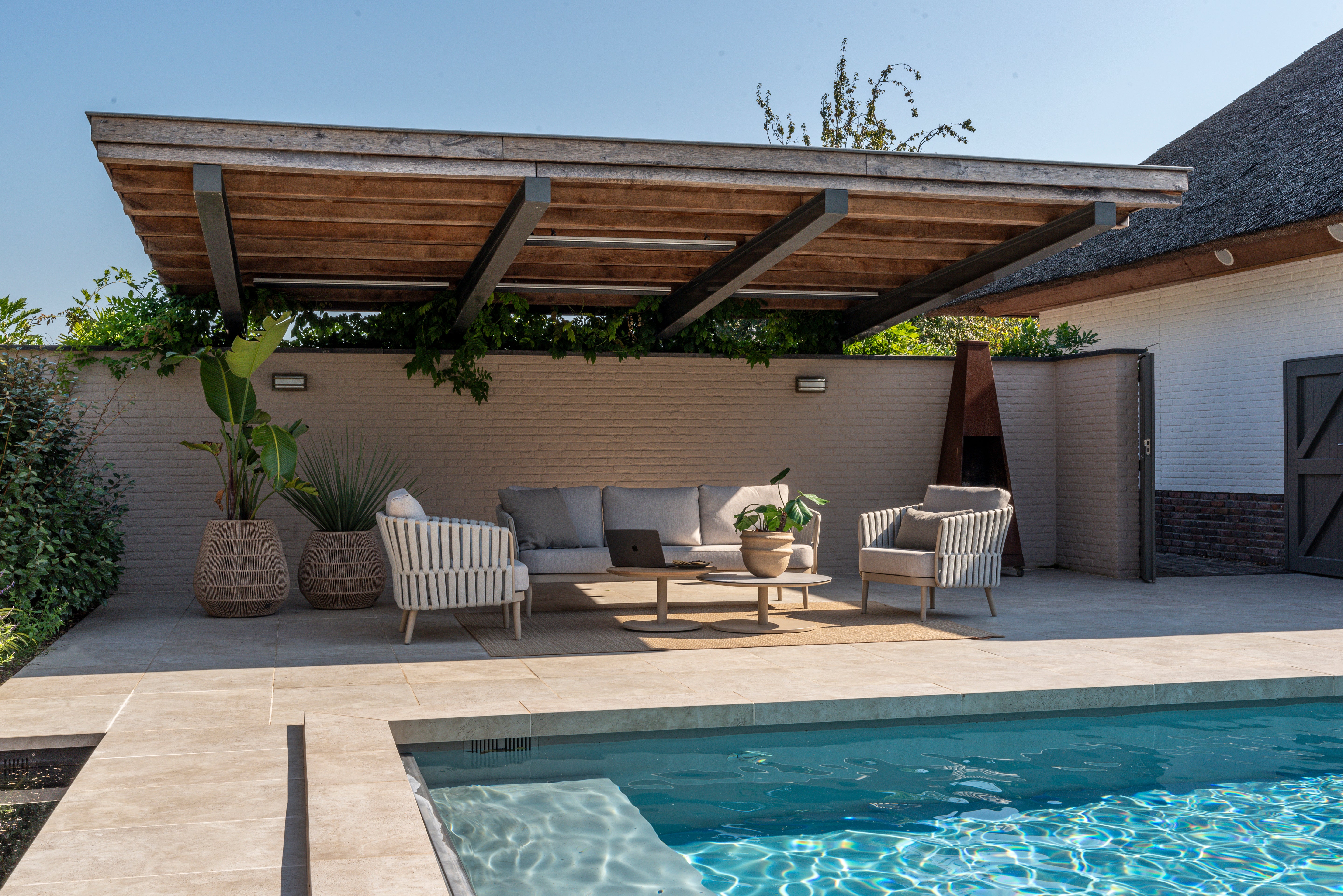 4 Seasons Outdoor Eva Lounge with Monroe Coffee Tables