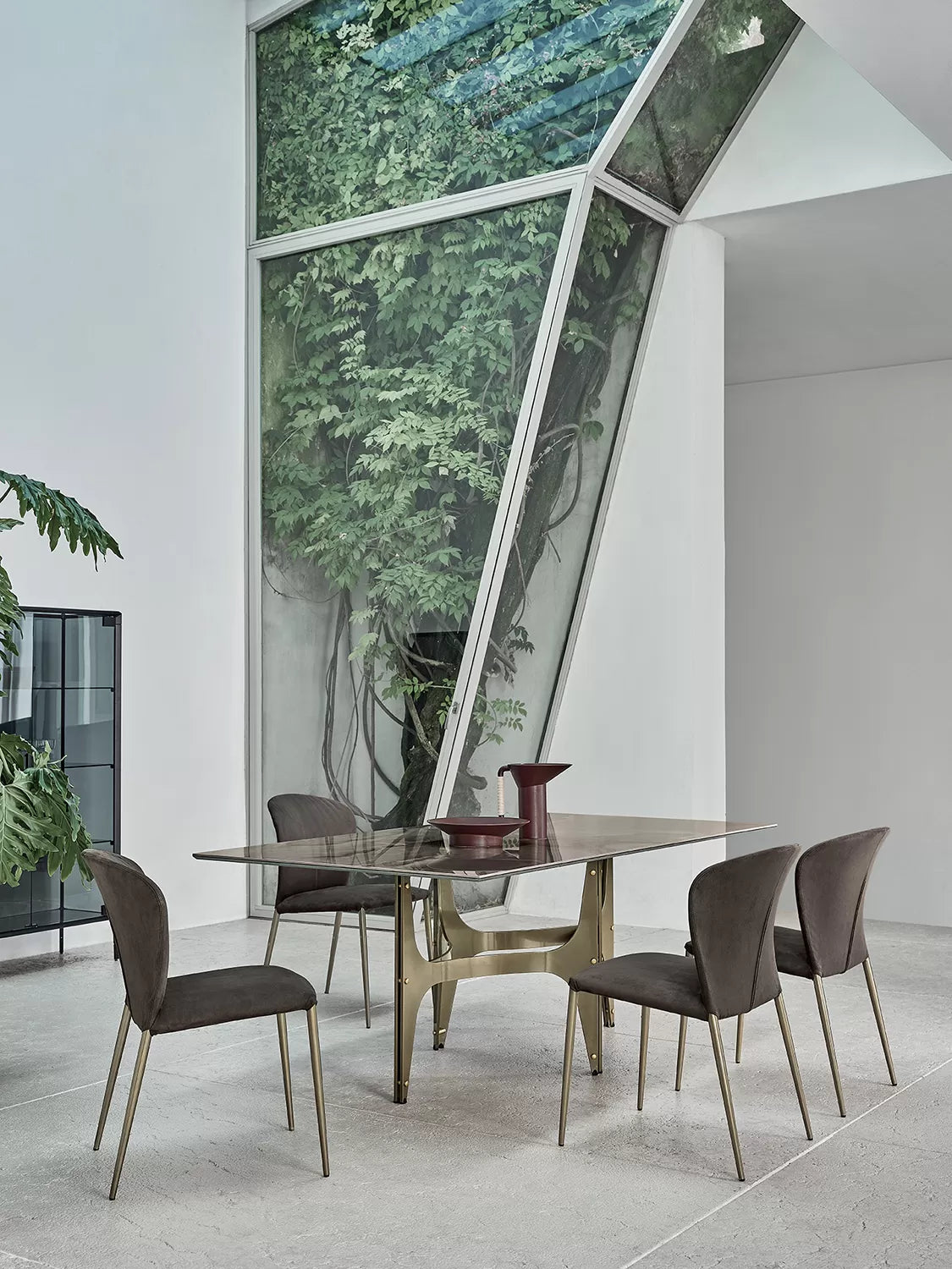 Grace Chair with metal frame