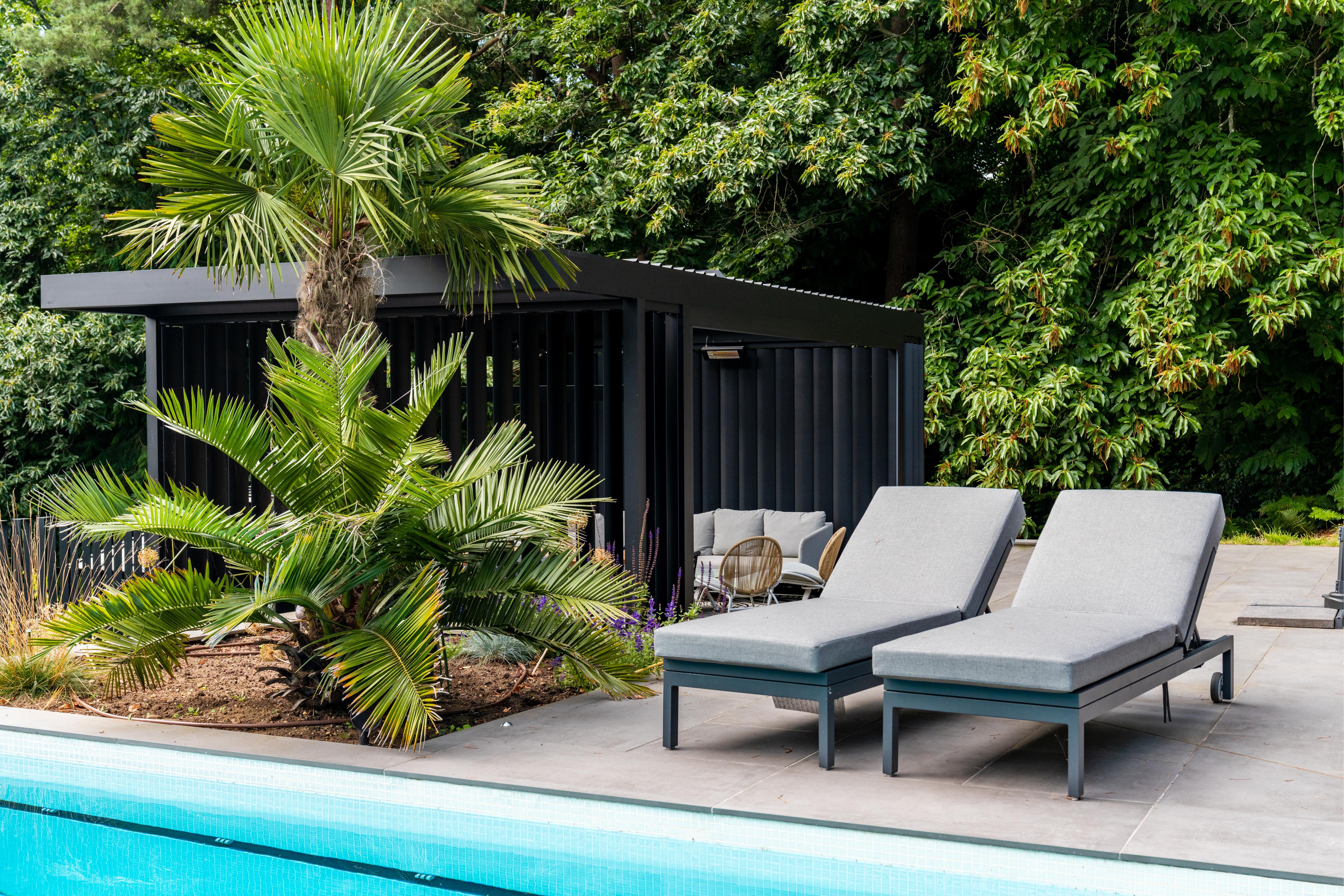 Umbris Free-Standing Outdoor Retreat