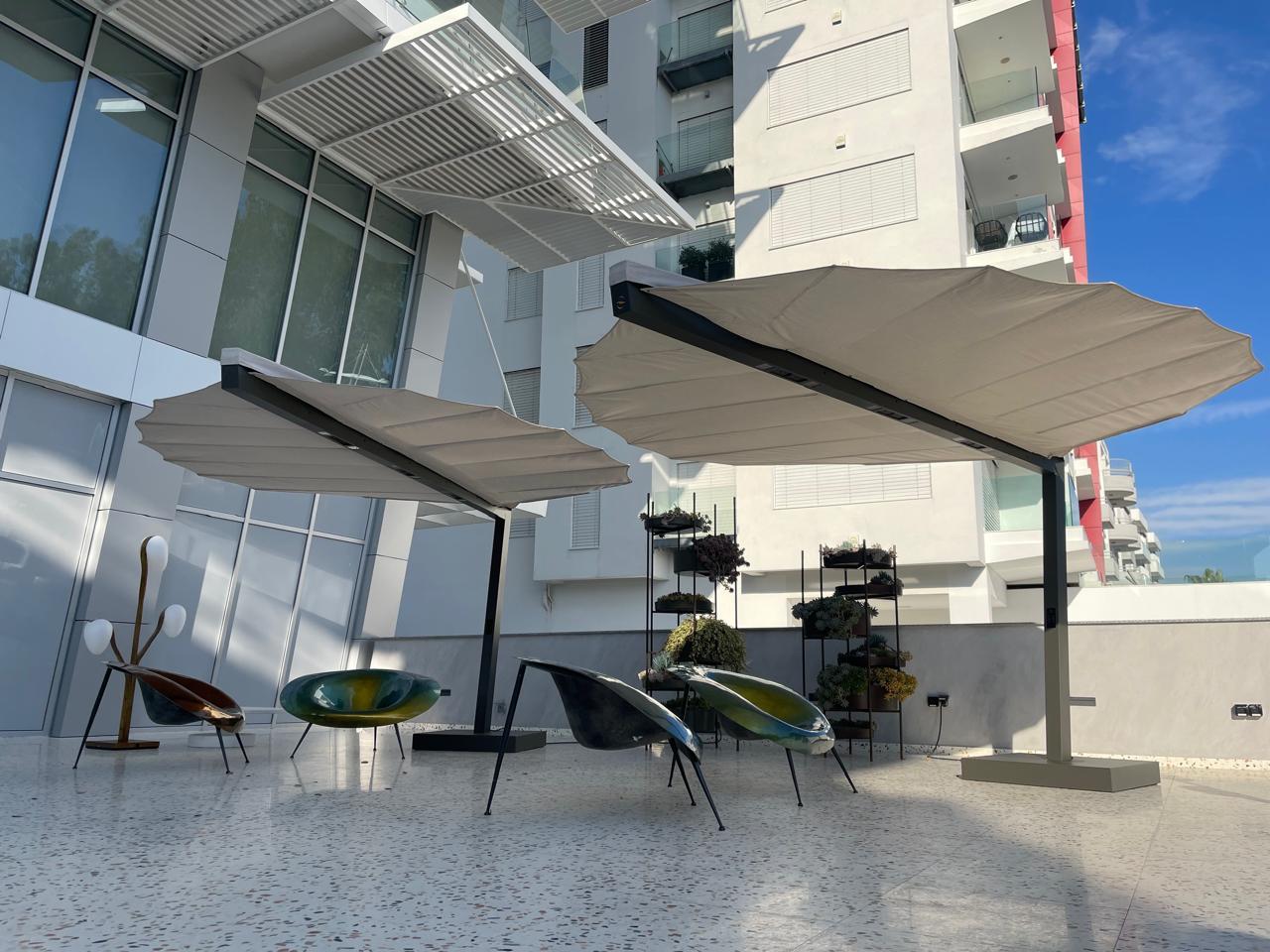 Showroom Ex Display | Heatsail Leaf | Brand New Sunbrella Canopy | Parasol with heating, lights and misting