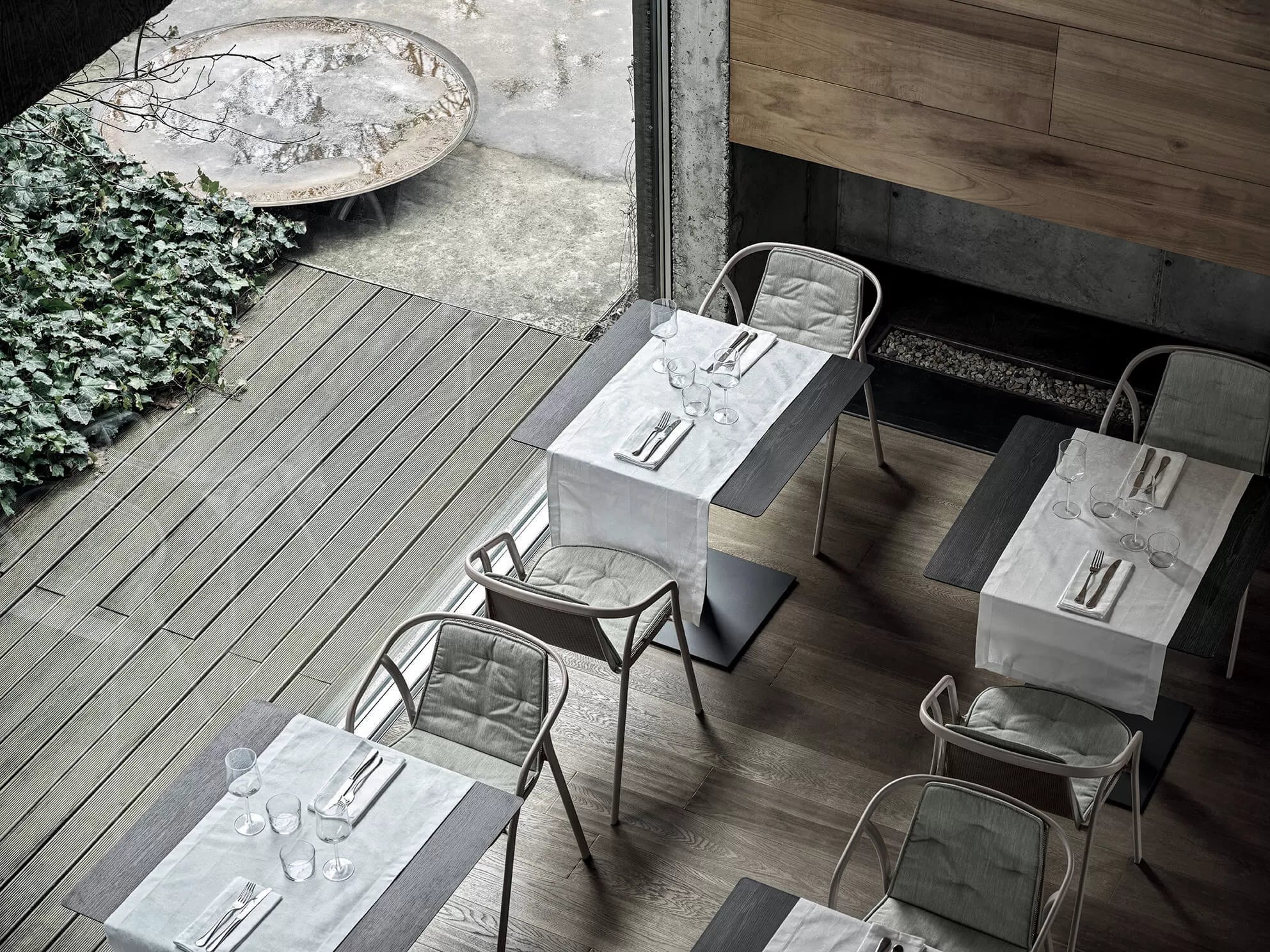 Ines Chair with lacquered metal frame