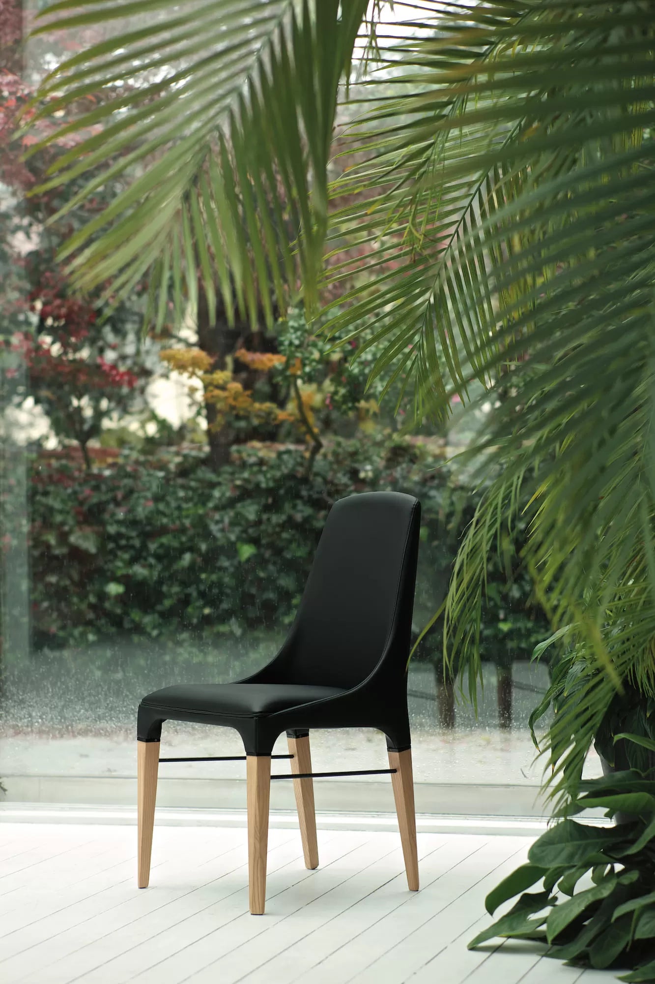 Kelly Chair With Solid Wood Frame And Frame Details In Metal