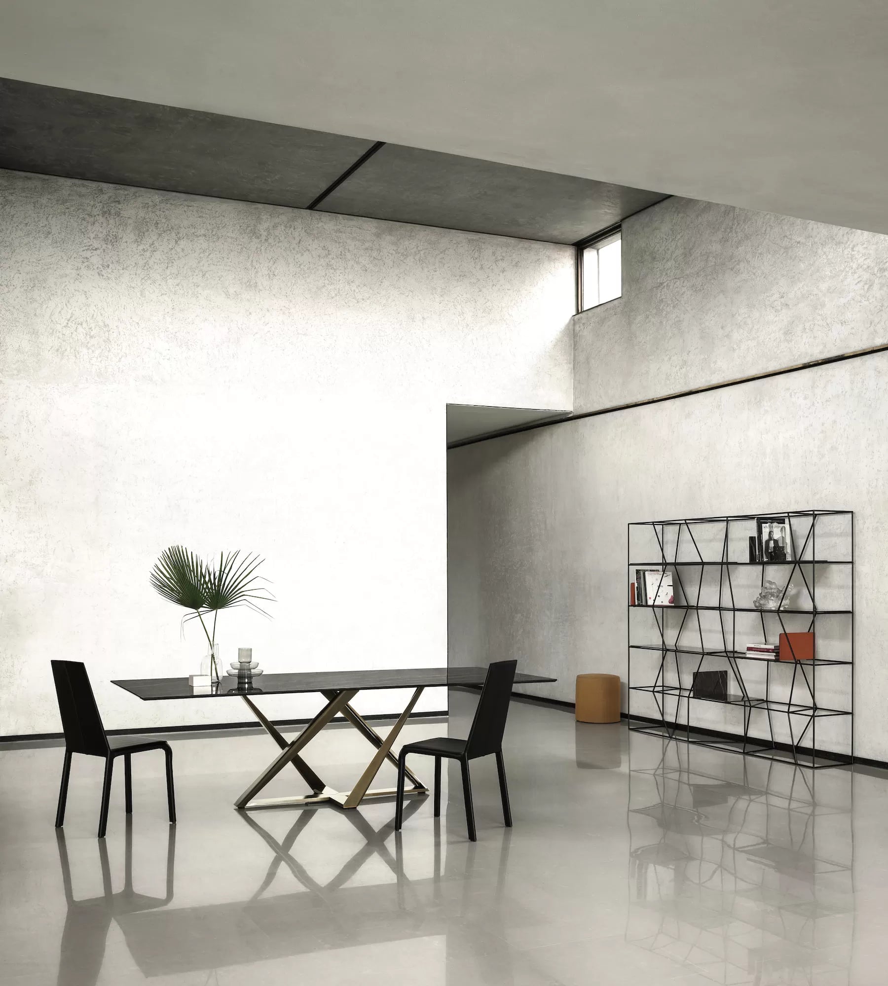 Millennium Fixed table with lacquered Metal frame