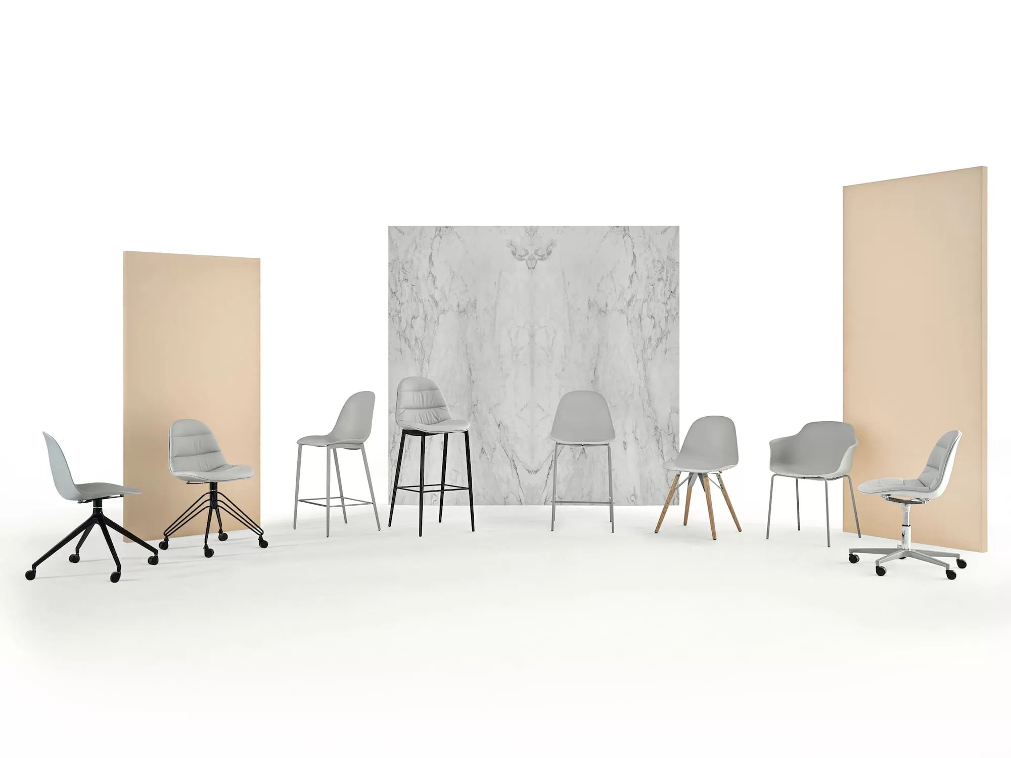 Mood Chair with arms and lacquered metal frame (rounded legs)