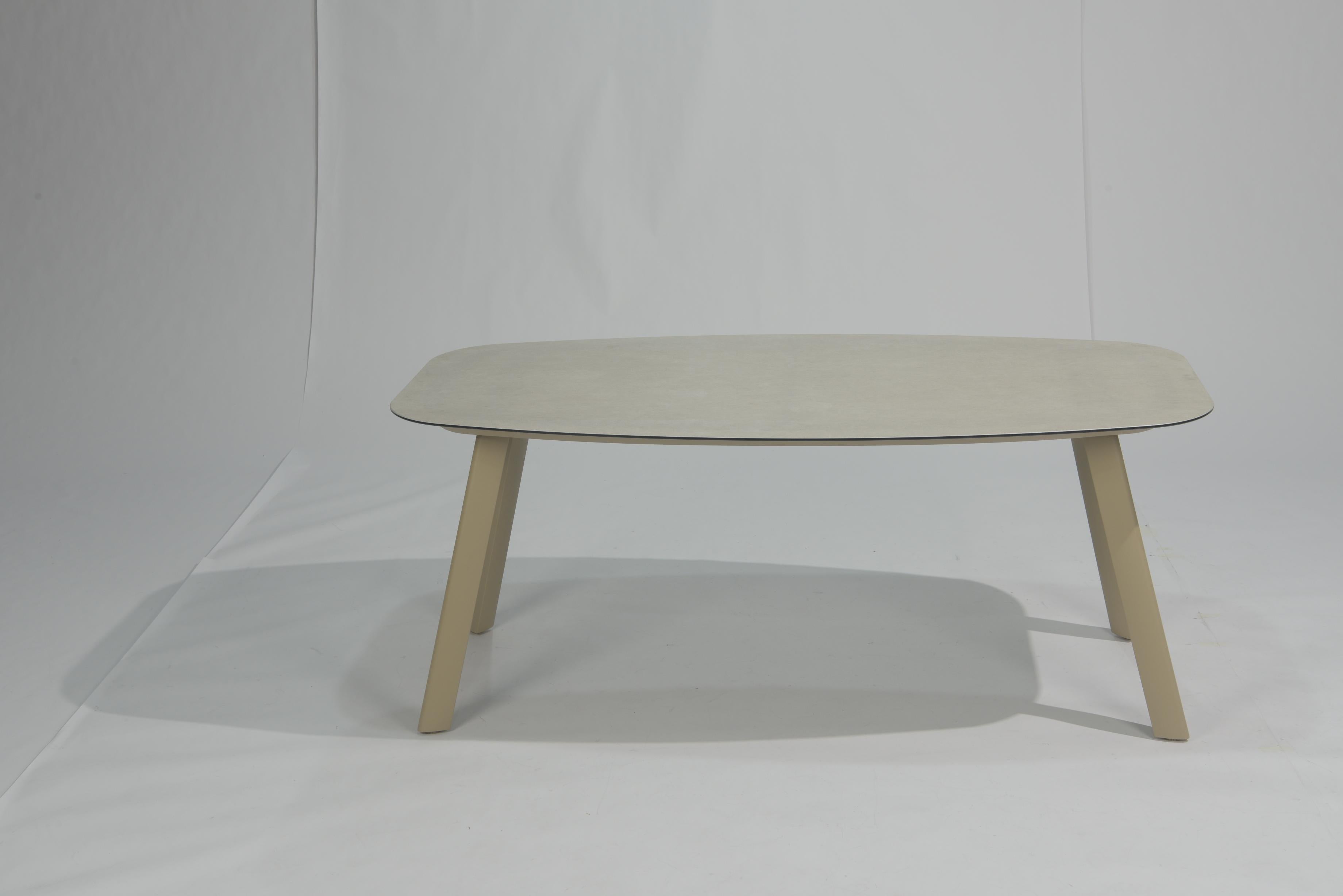 4 Season Outdoor Manolo Dining Tables